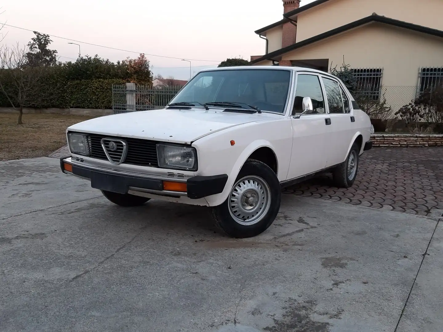 Alfa Romeo Alfetta 2.0 L - 1