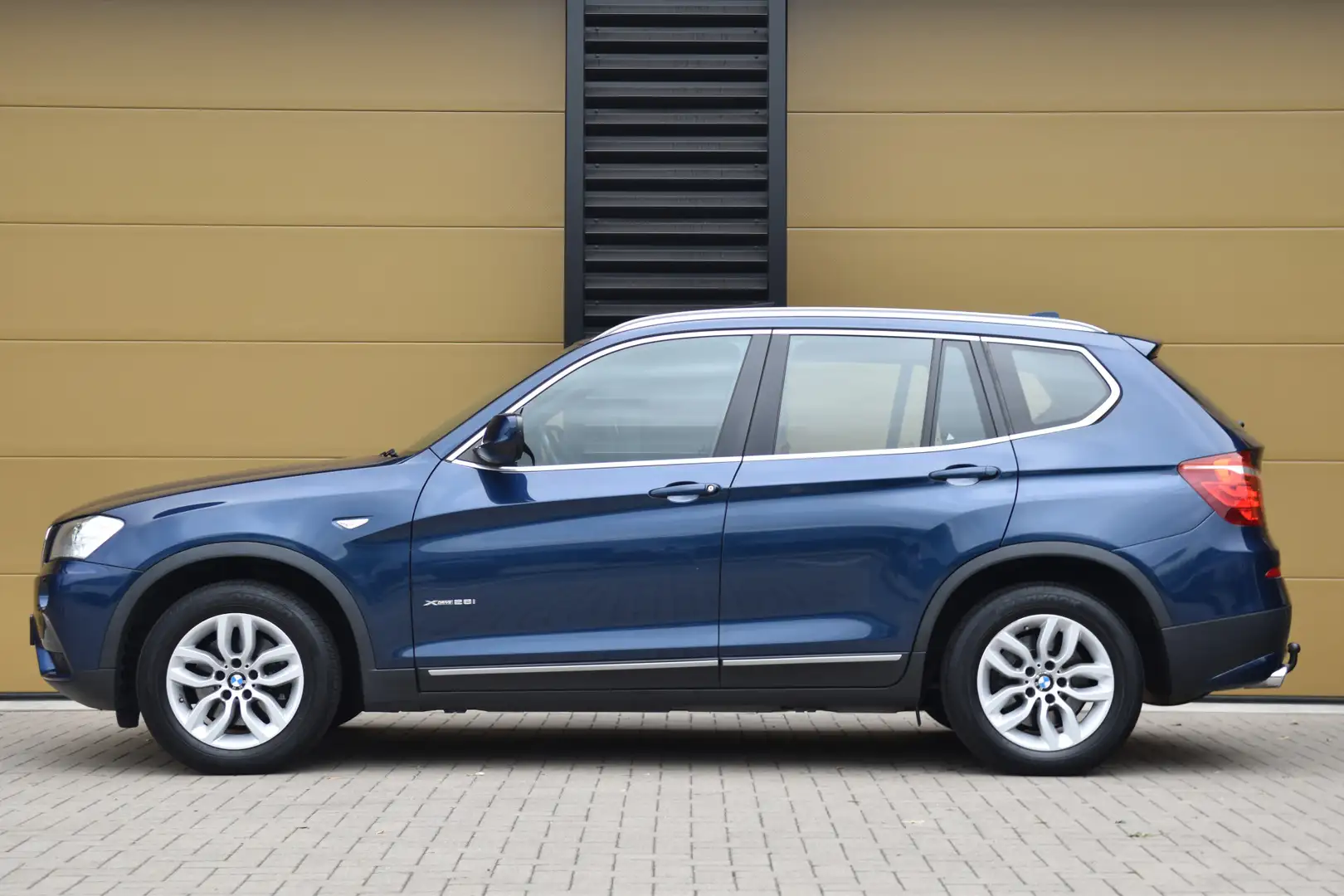 BMW X3 xDrive28i Executive * X line * Panorama dak * Trek Blauw - 2