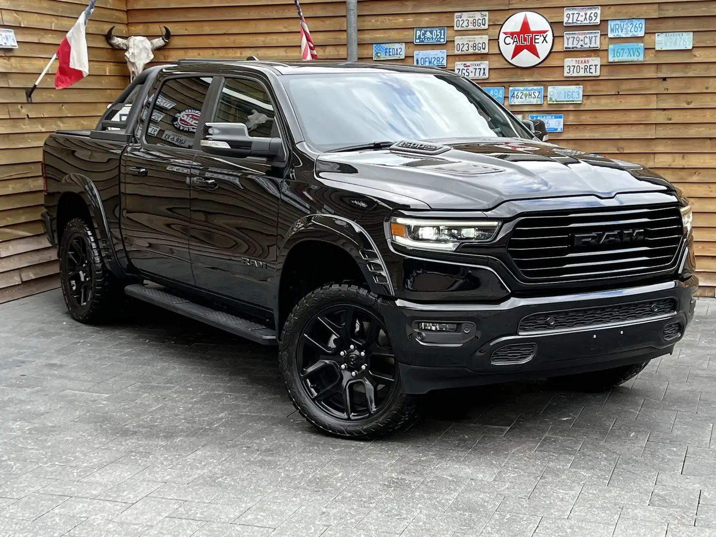Dodge RAM 1500 Laramie Night RC 3,5´´ 4x4 LPG Pano h/k Zwart - 2