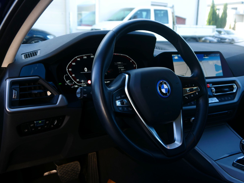 BMW 330 e PHEV xDrive Aut. — photo 12