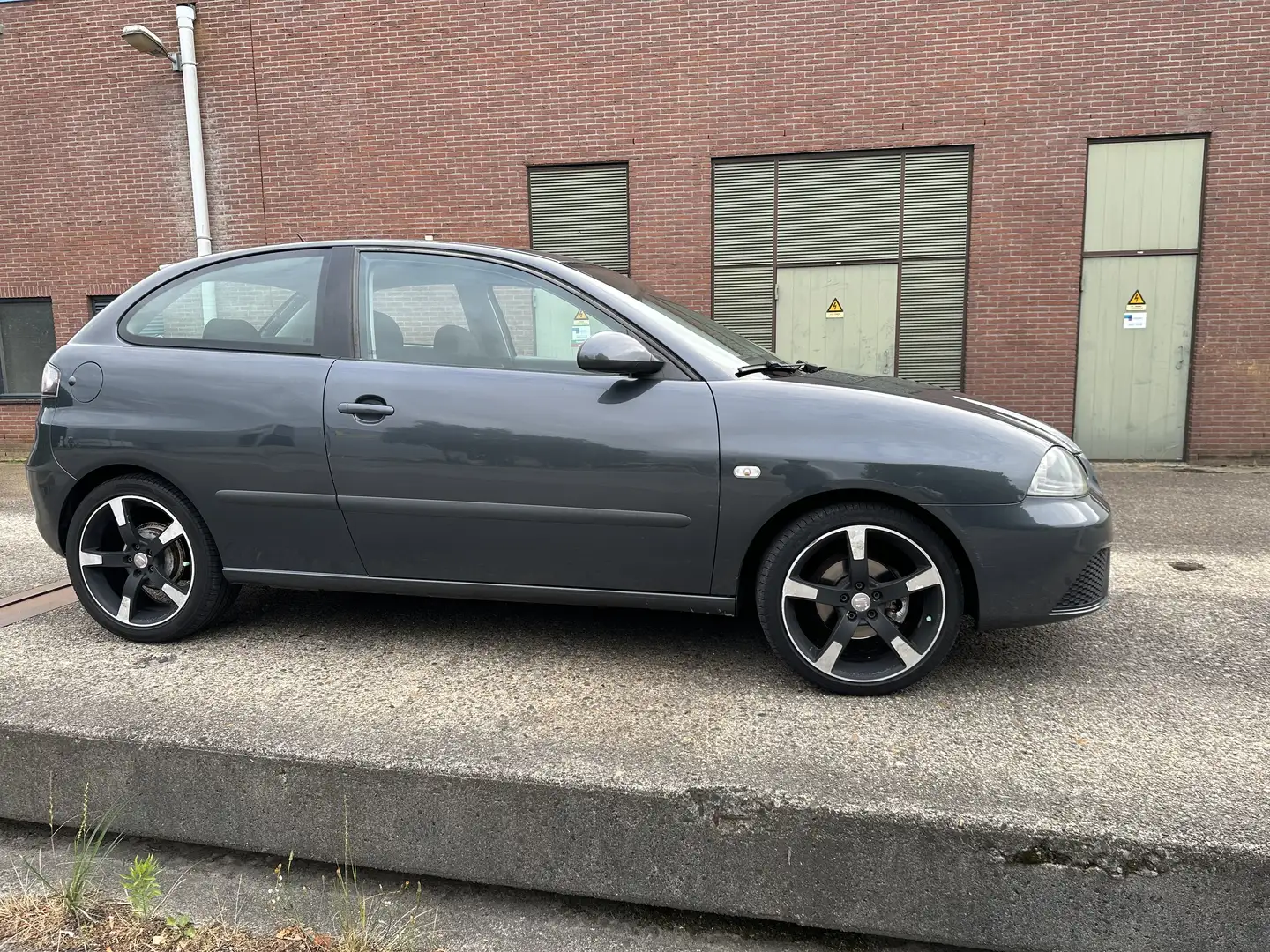 SEAT Ibiza 1.4-16V Trendstyle Grijs - 2