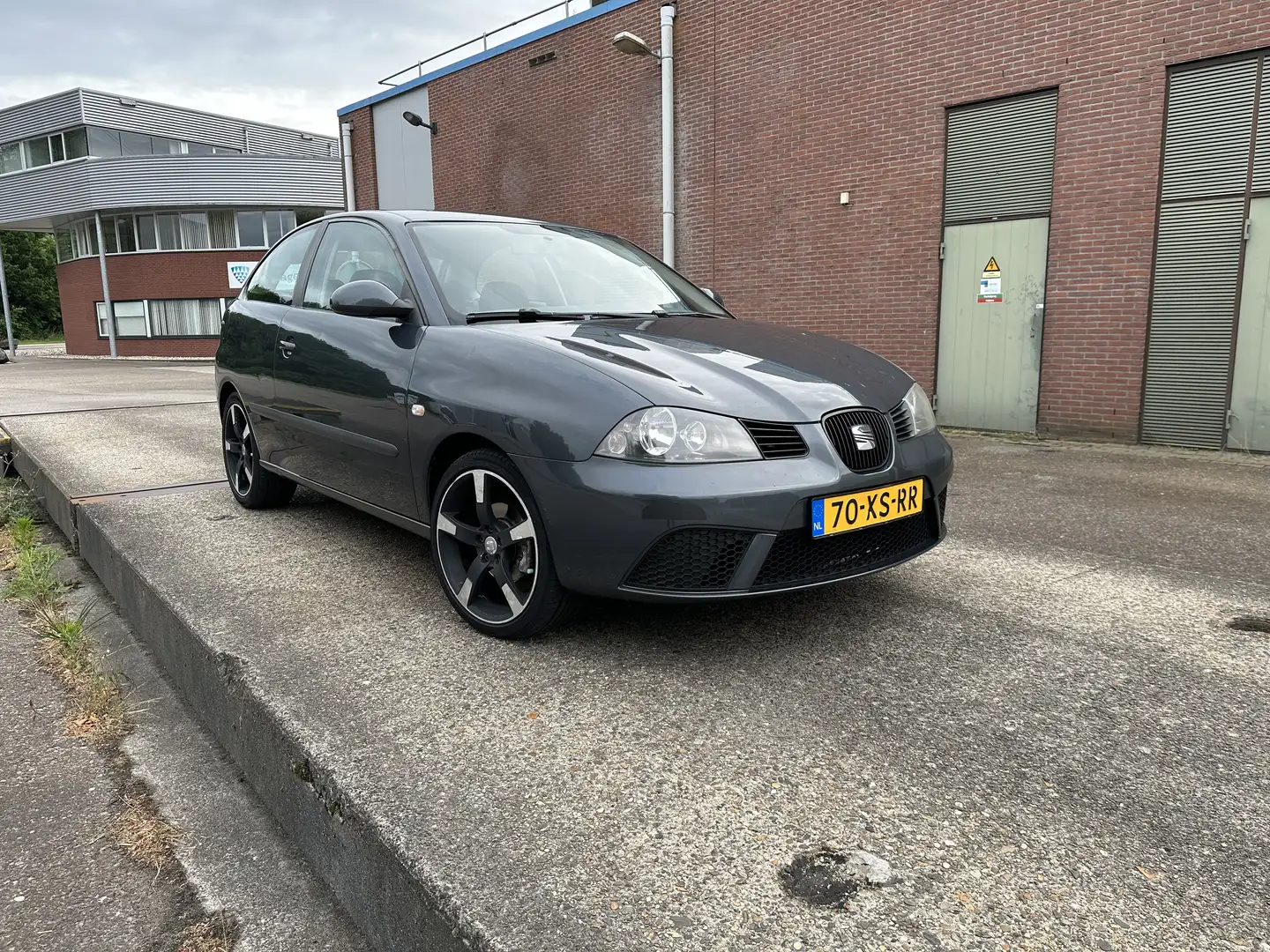 SEAT Ibiza 1.4-16V Trendstyle Grijs - 1