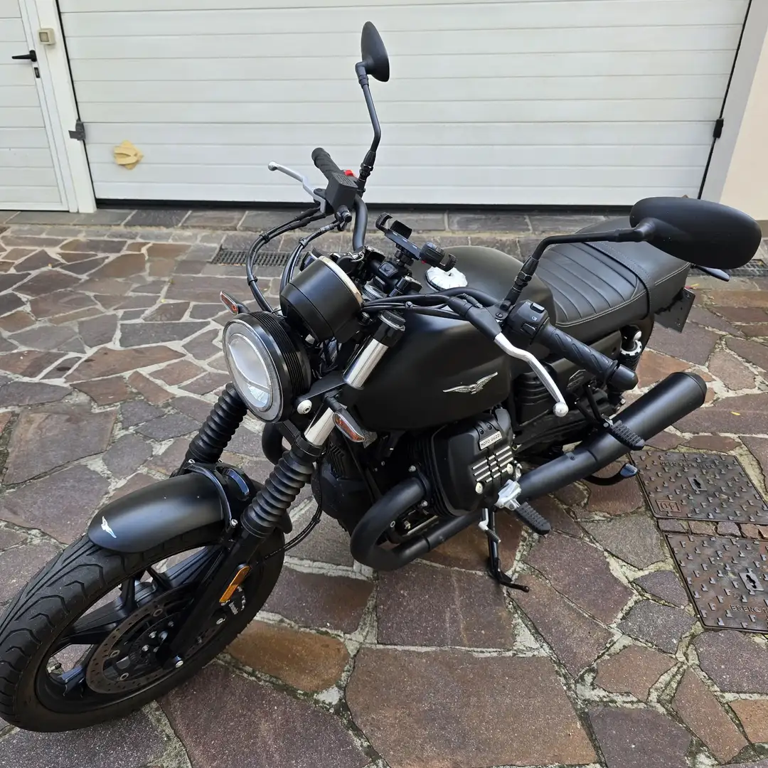 Moto Guzzi V 7 III STONE Negru - 2