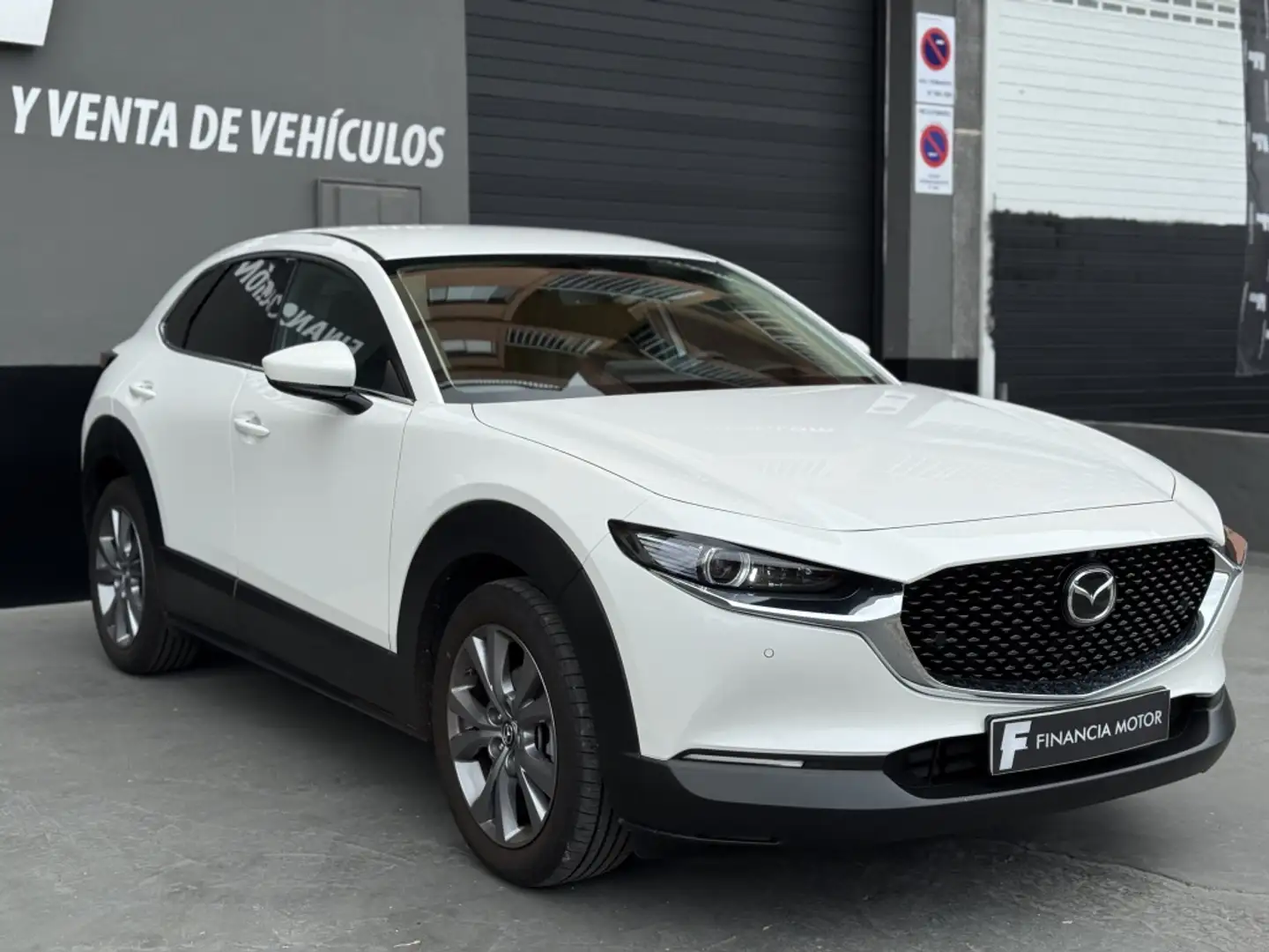 Mazda CX-30 2.5 e-Skyactiv-G Takumi BLOP FWD 103kW Bílá - 2