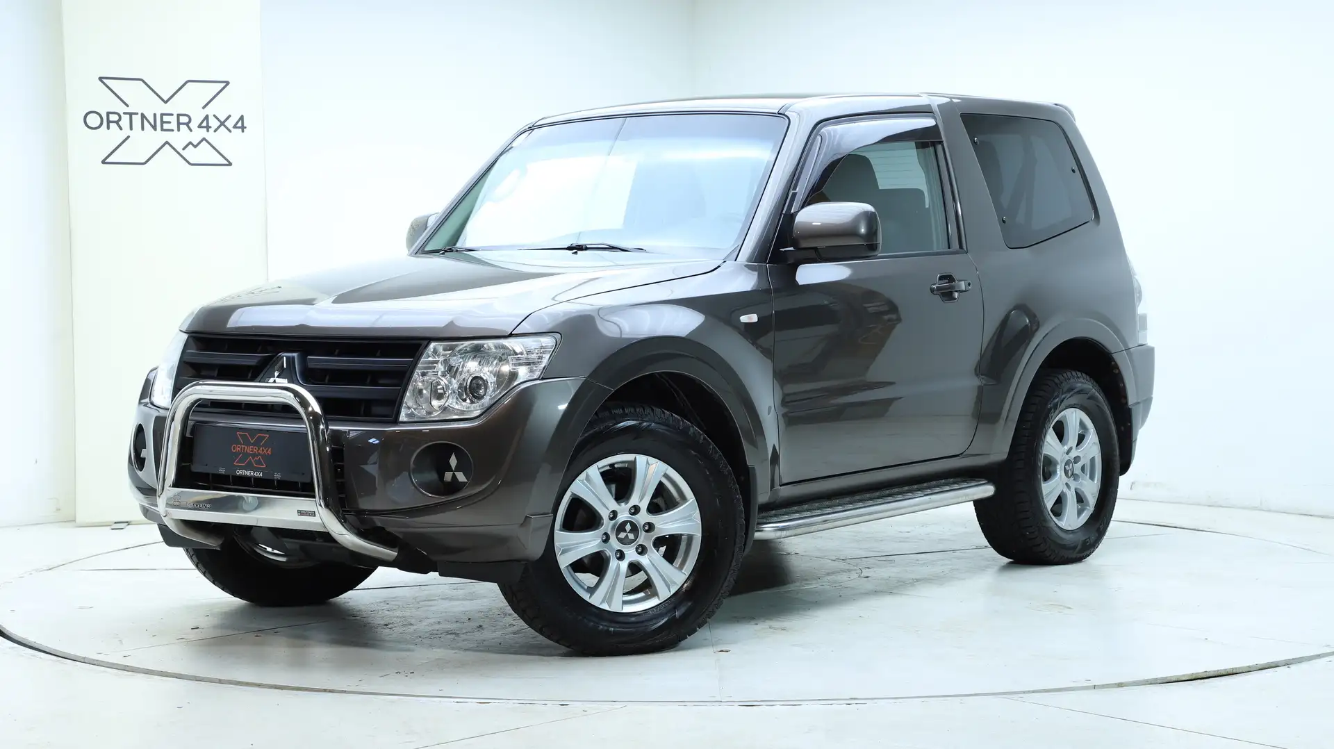 Mitsubishi Pajero Pajero 3.2 DI-D Inform 3 Jahre Garantie Grau - 1