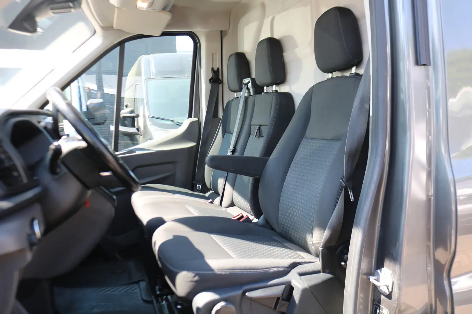 Ford Transit 2.0 TDCI L2 H2 Trend Automaat Navigatie Camera Grijs - 2