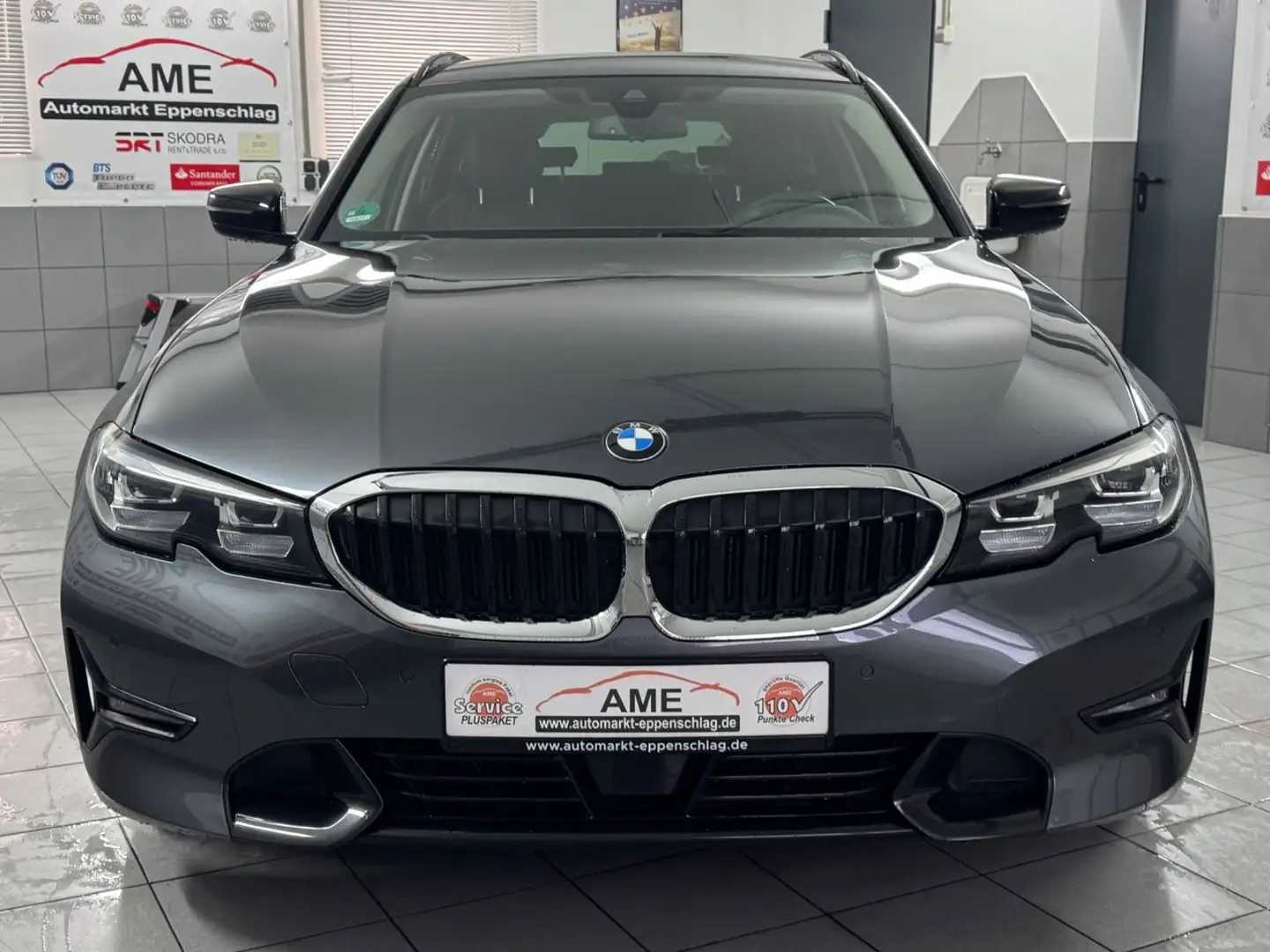 BMW 318 d Touring Sport Line *Livecockpit|AHK|ACC* Grau - 2