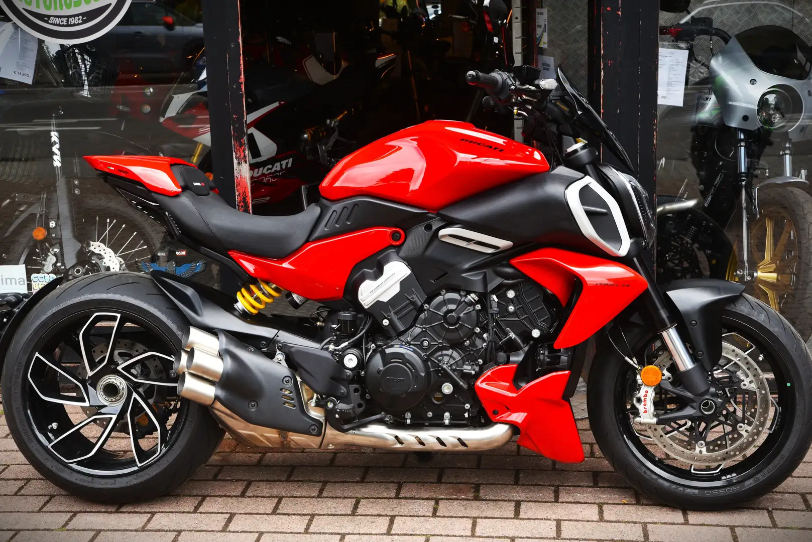 Ducati Diavel V4 ***MOTO VERTE*** Rouge - 2