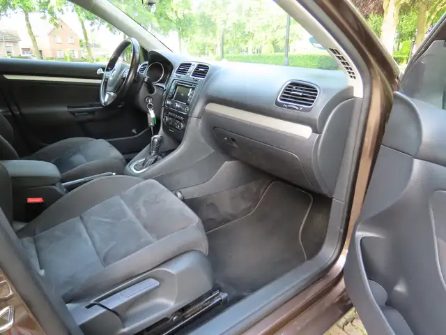 Volkswagen Golf view 9