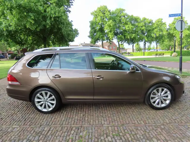 Volkswagen Golf view 3