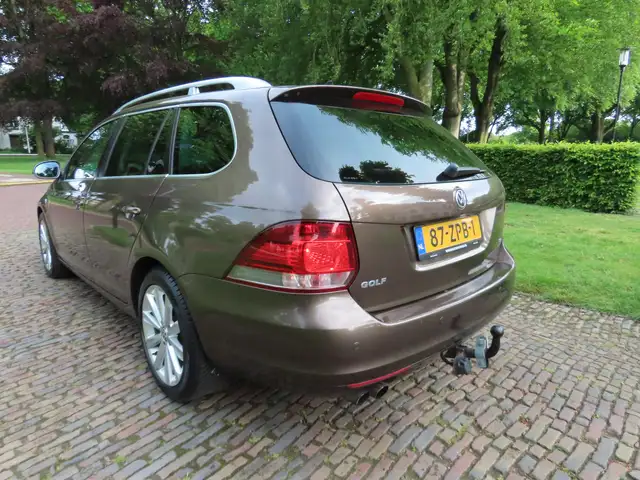 Volkswagen Golf view 4