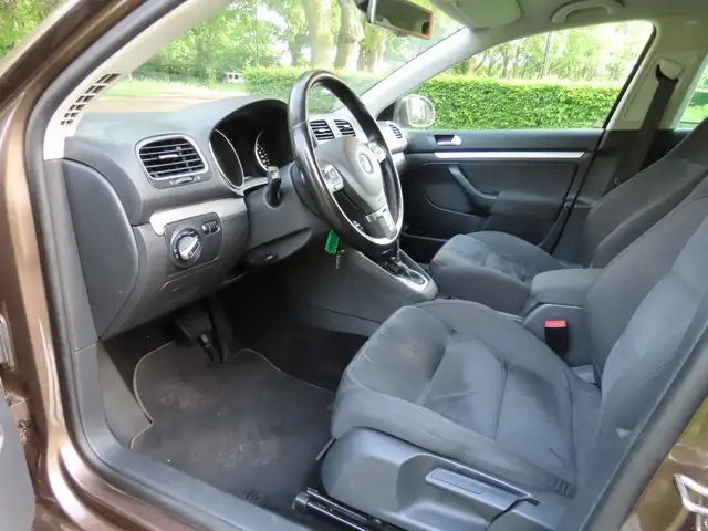 Volkswagen Golf view 8