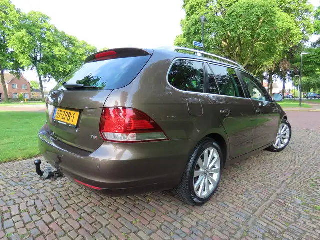 Volkswagen Golf view 6