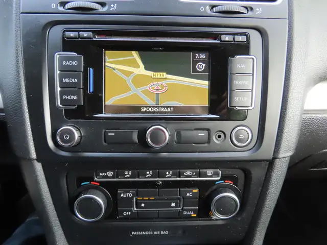 Volkswagen Golf view 13