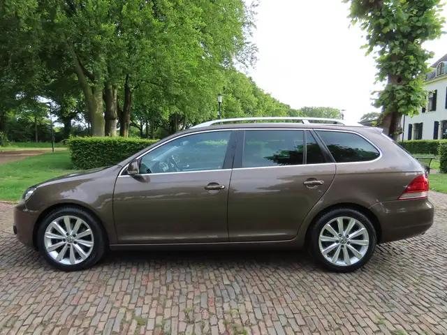Volkswagen Golf view 2
