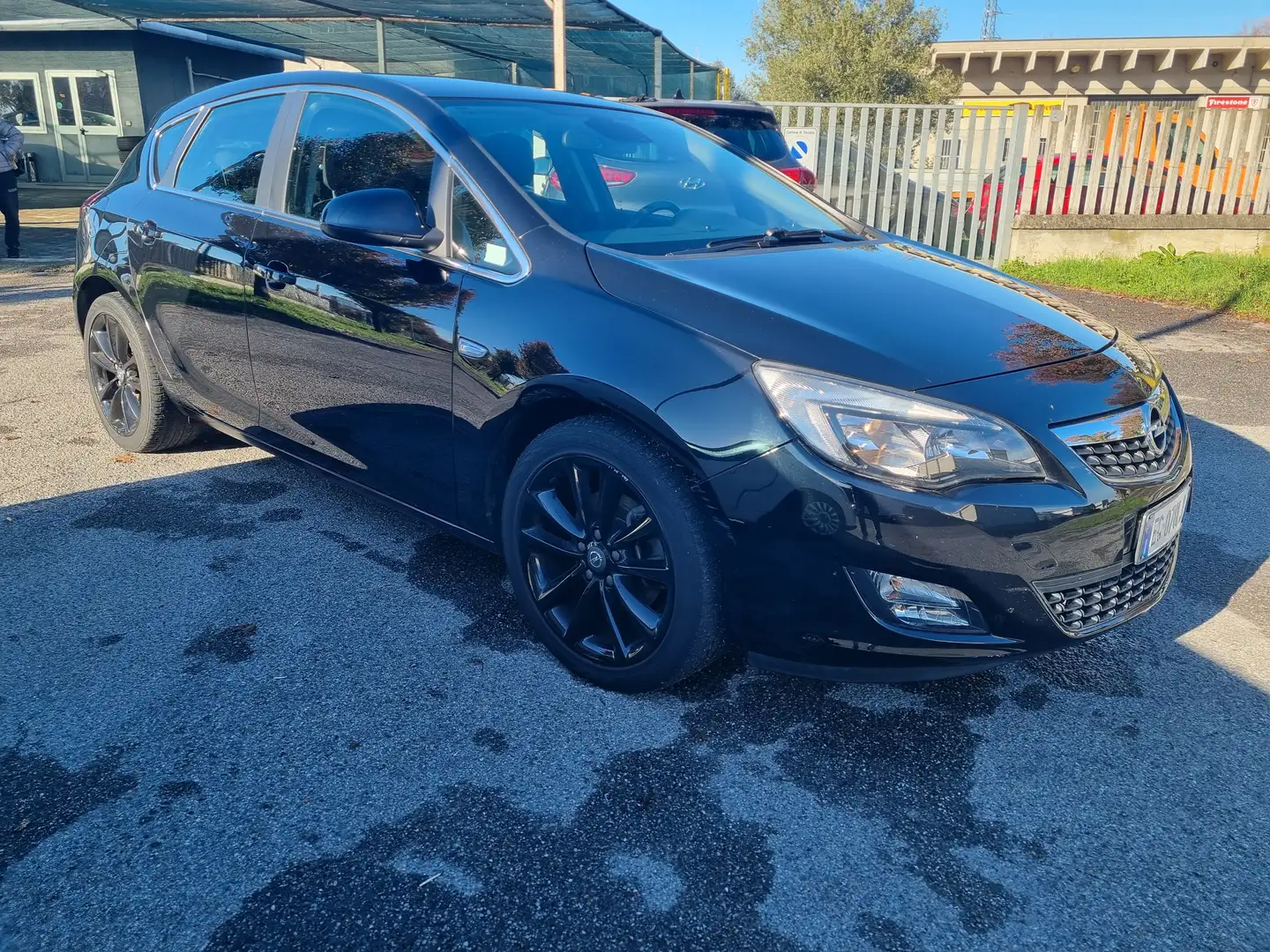 Opel Astra Astra IV 2010 5p 1.6 turbo Cosmo S 180cv Nero - 1