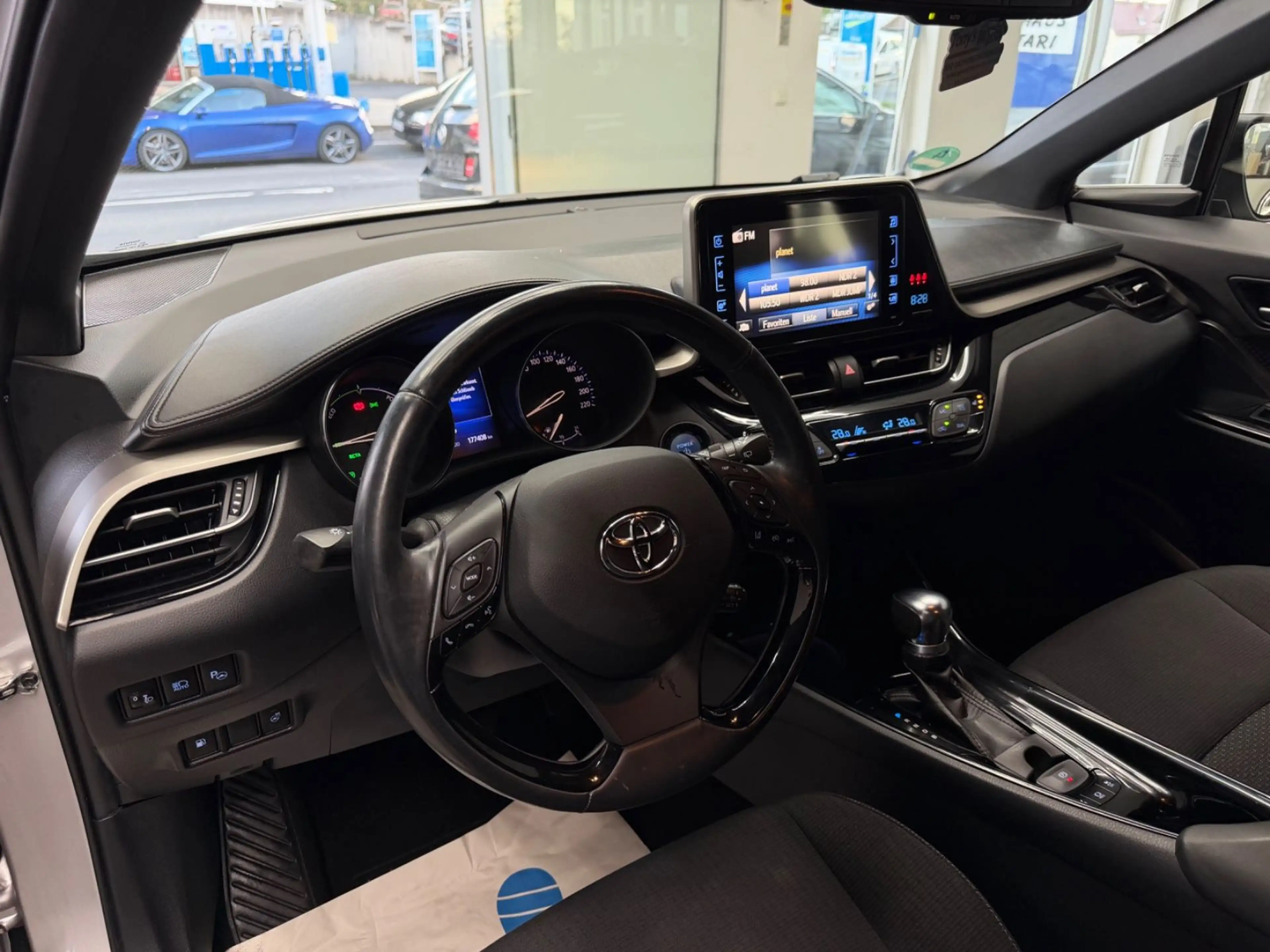 Toyota C-HR Hybrid 1.8 Team D PDC Kamera SHZ NAVI DAB — photo 14