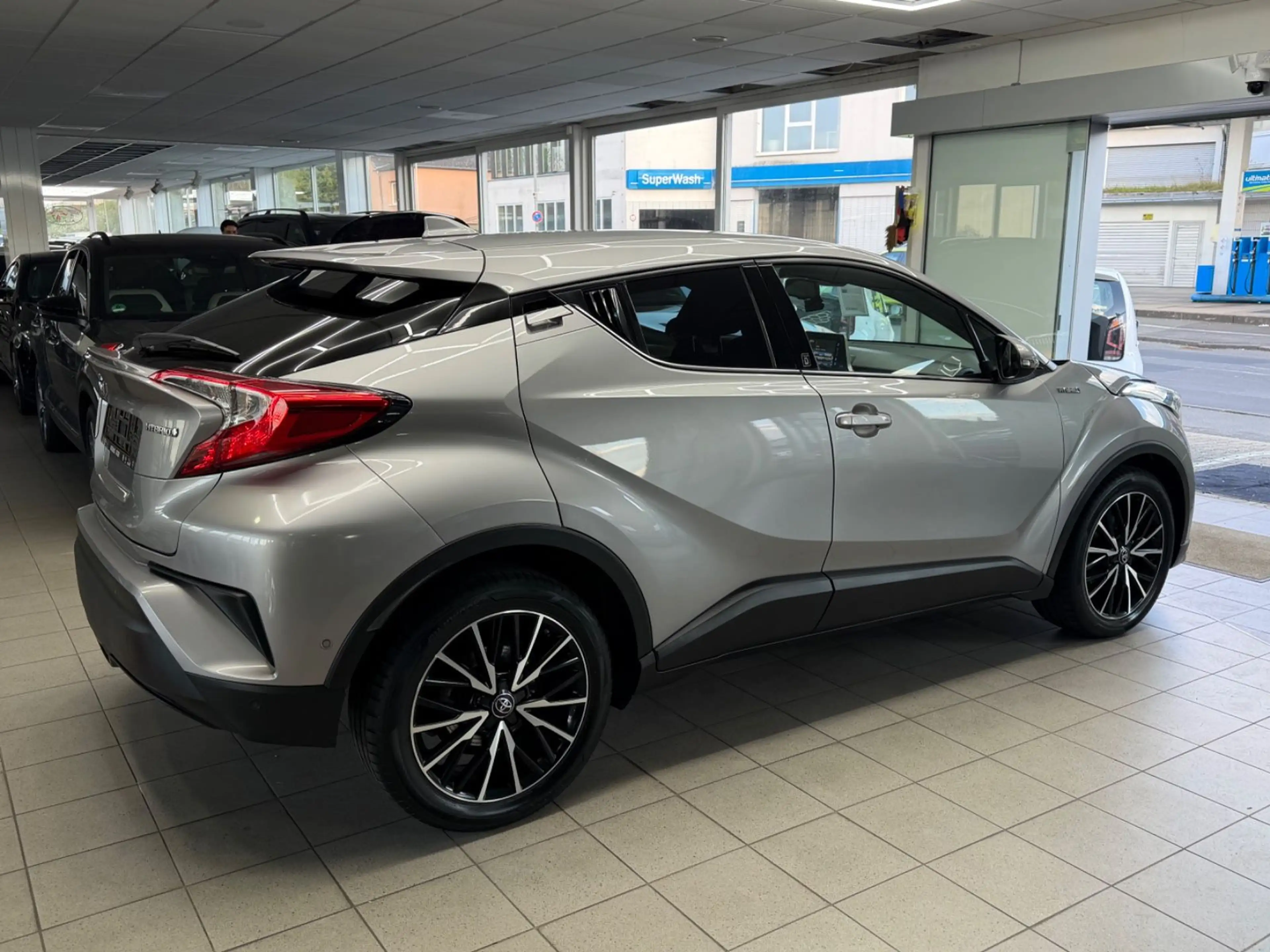 Toyota C-HR Hybrid 1.8 Team D PDC Kamera SHZ NAVI DAB — photo 6
