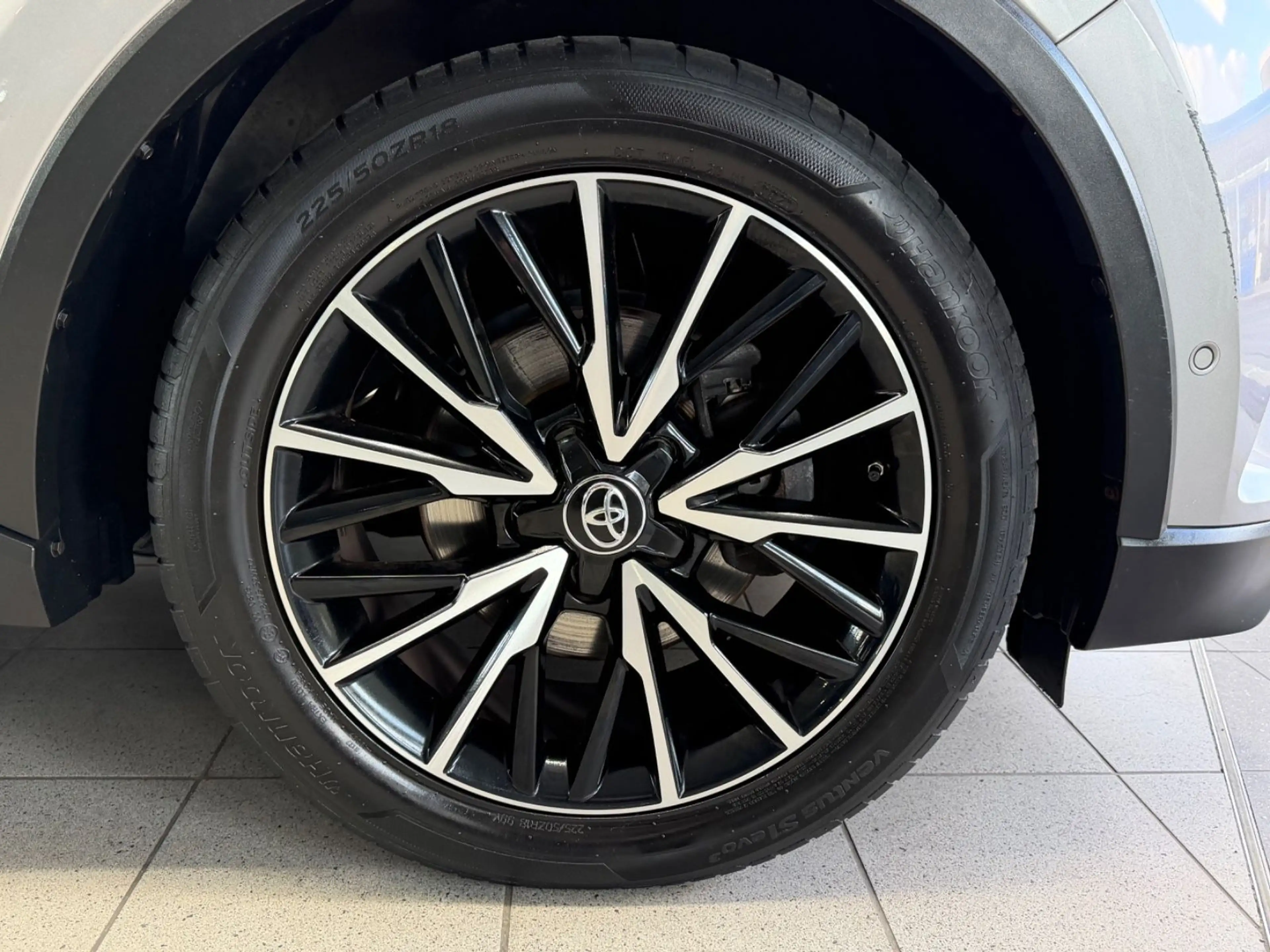 Toyota C-HR Hybrid 1.8 Team D PDC Kamera SHZ NAVI DAB — photo 7
