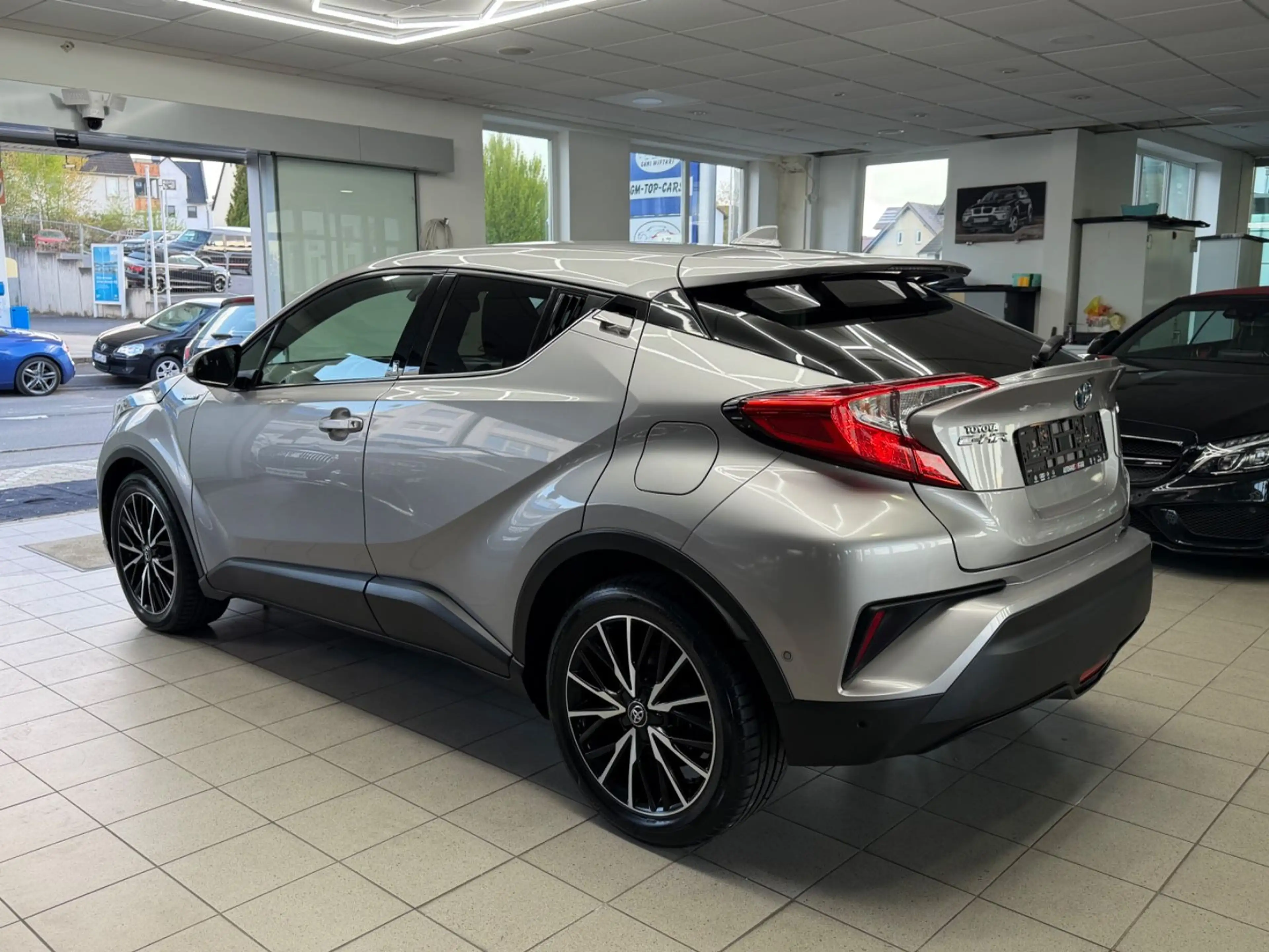Toyota C-HR Hybrid 1.8 Team D PDC Kamera SHZ NAVI DAB — photo 9