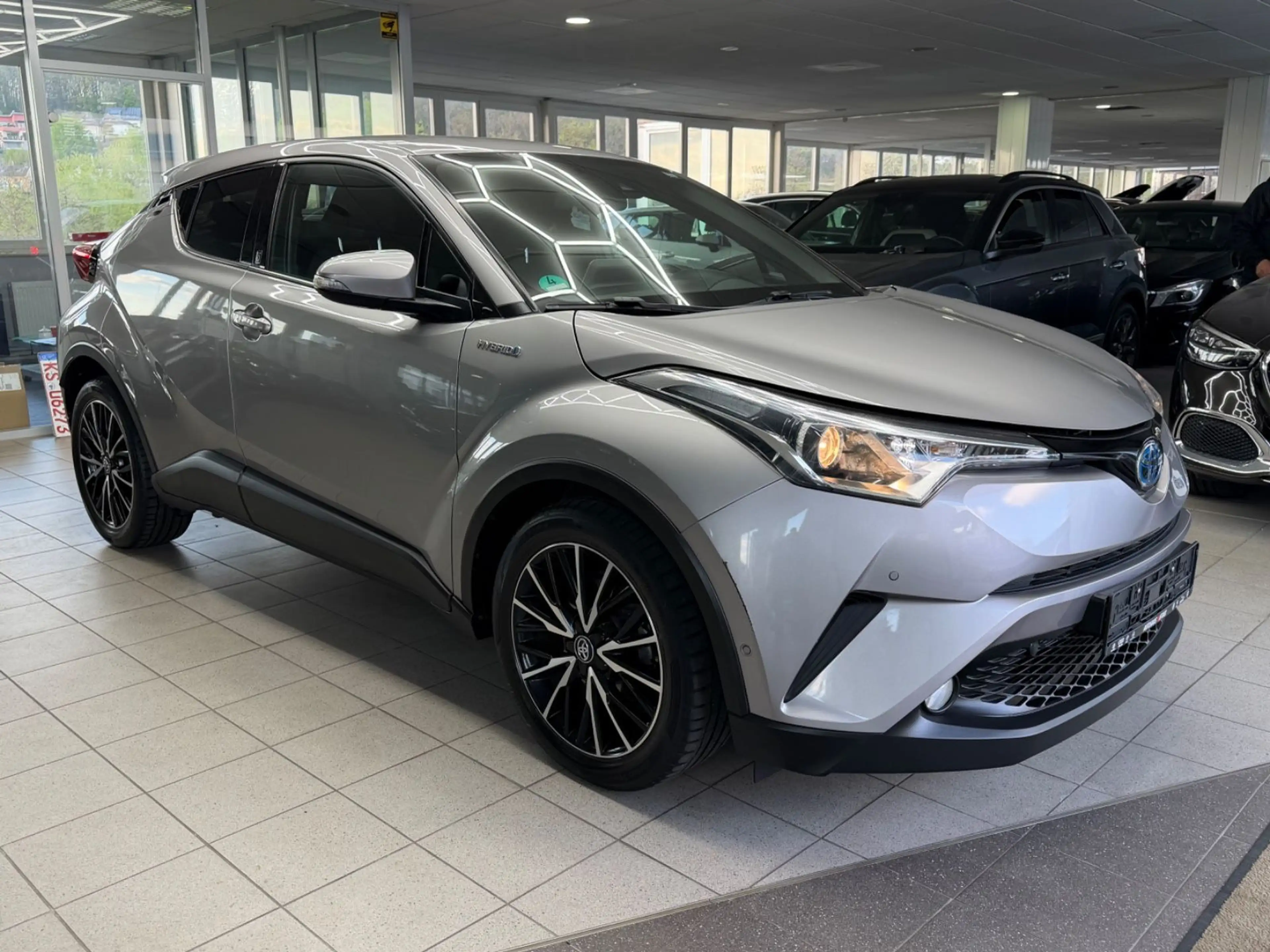 Toyota C-HR Hybrid 1.8 Team D PDC Kamera SHZ NAVI DAB — photo 3