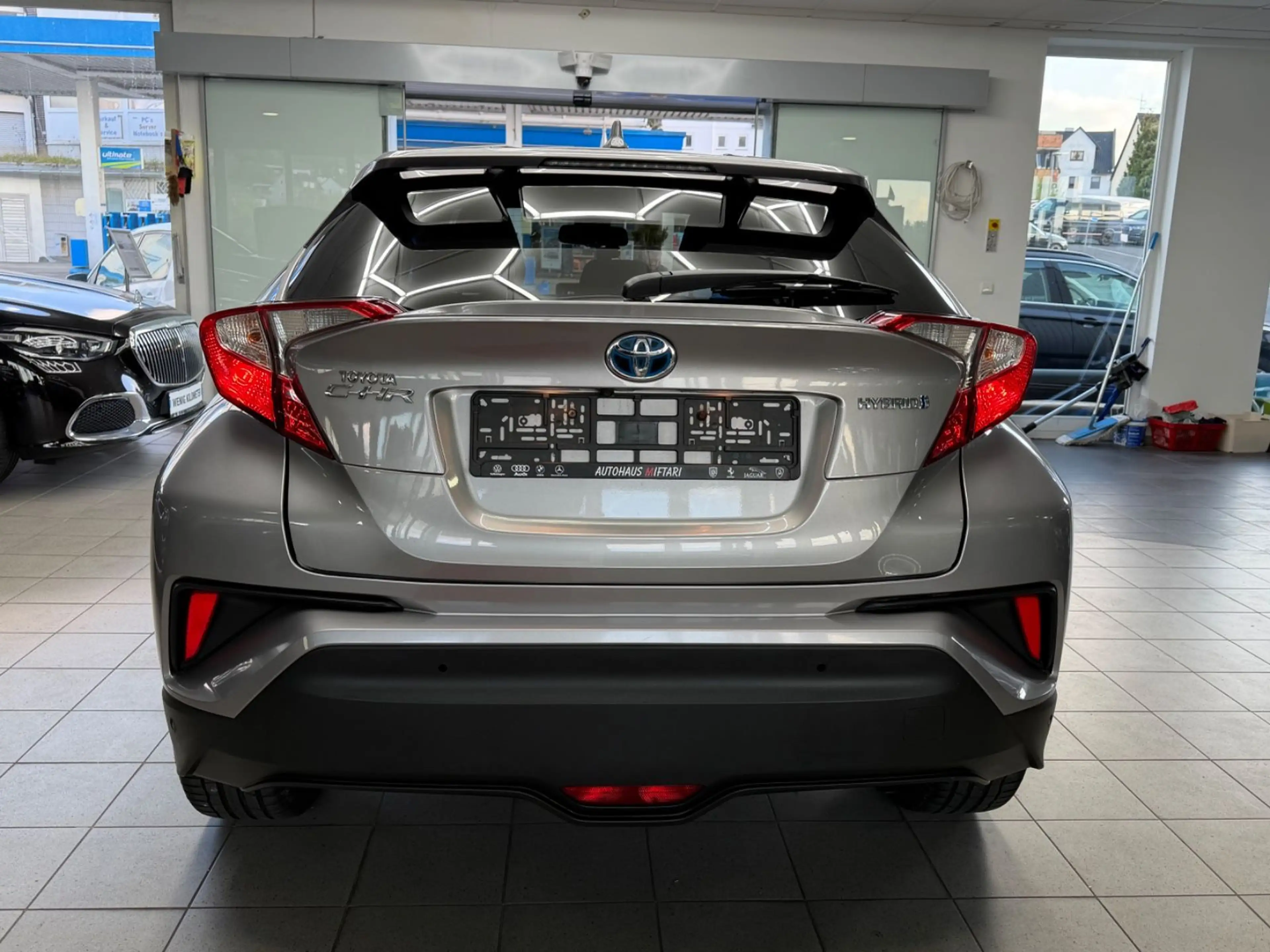 Toyota C-HR Hybrid 1.8 Team D PDC Kamera SHZ NAVI DAB — photo 8