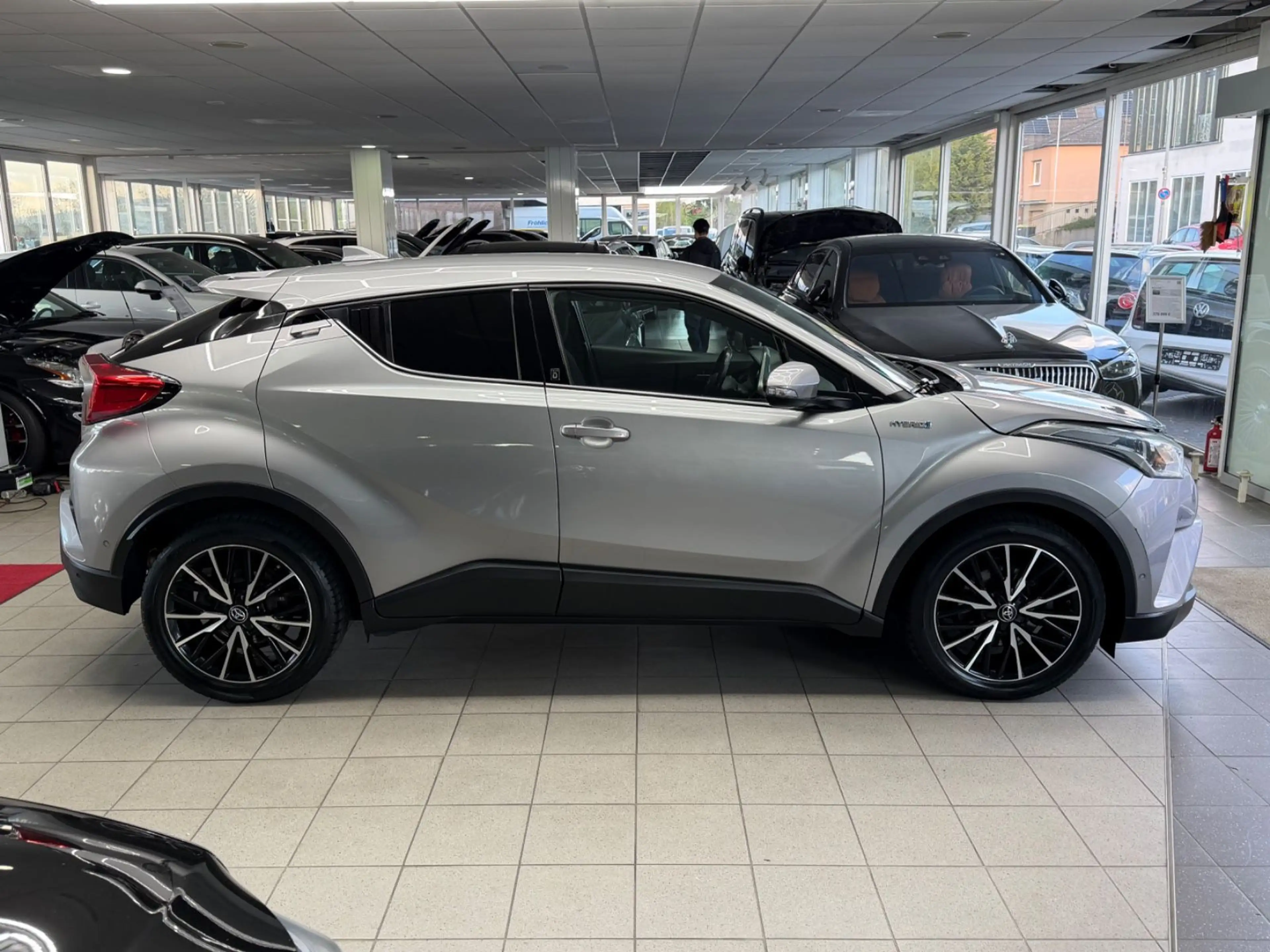 Toyota C-HR Hybrid 1.8 Team D PDC Kamera SHZ NAVI DAB — photo 4
