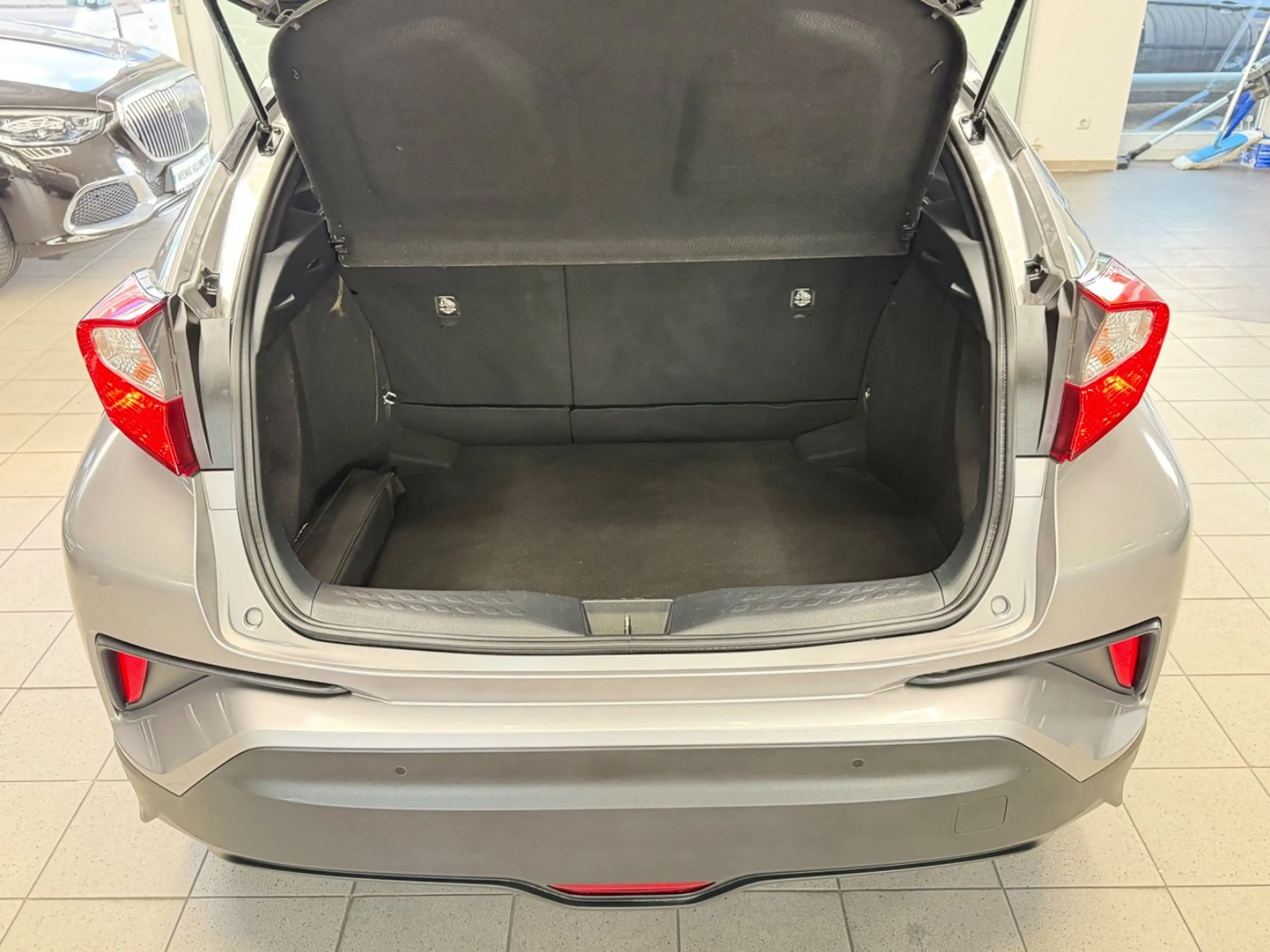 Toyota C-HR Hybrid 1.8 Team D PDC Kamera SHZ NAVI DAB — photo 13