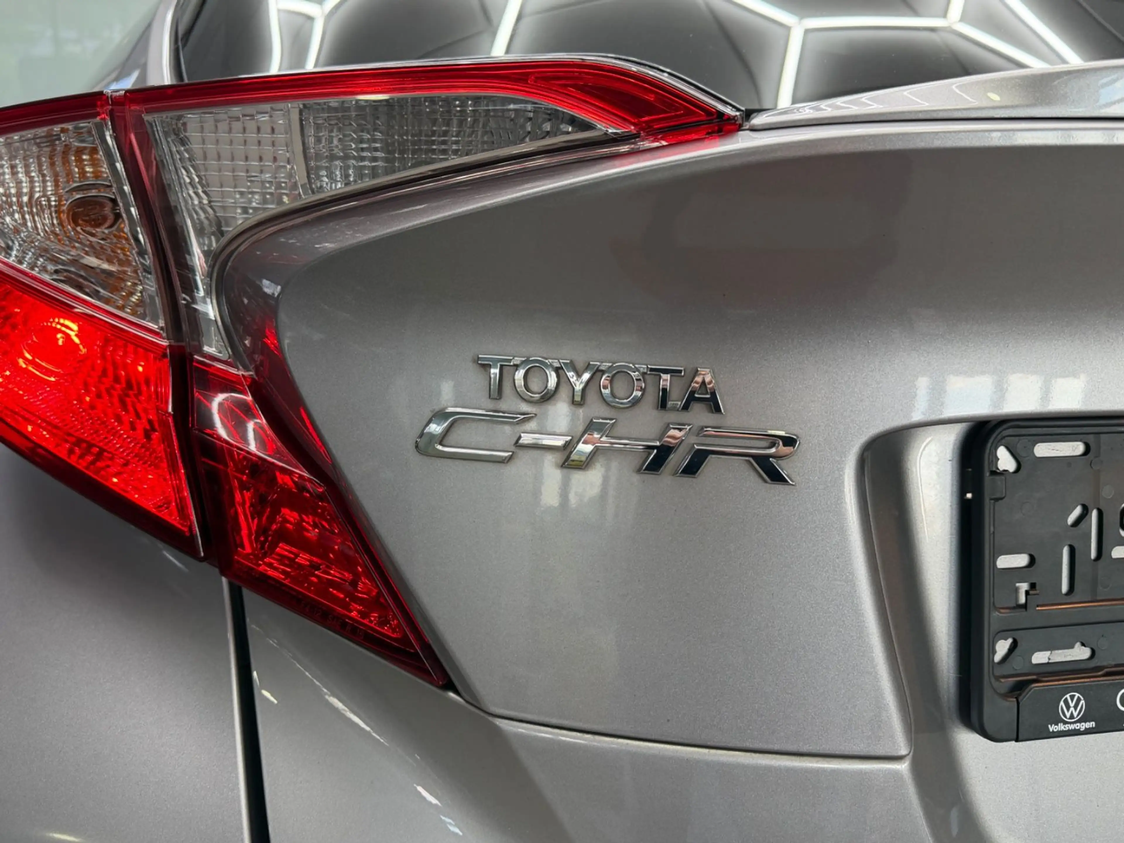 Toyota C-HR Hybrid 1.8 Team D PDC Kamera SHZ NAVI DAB — photo 12