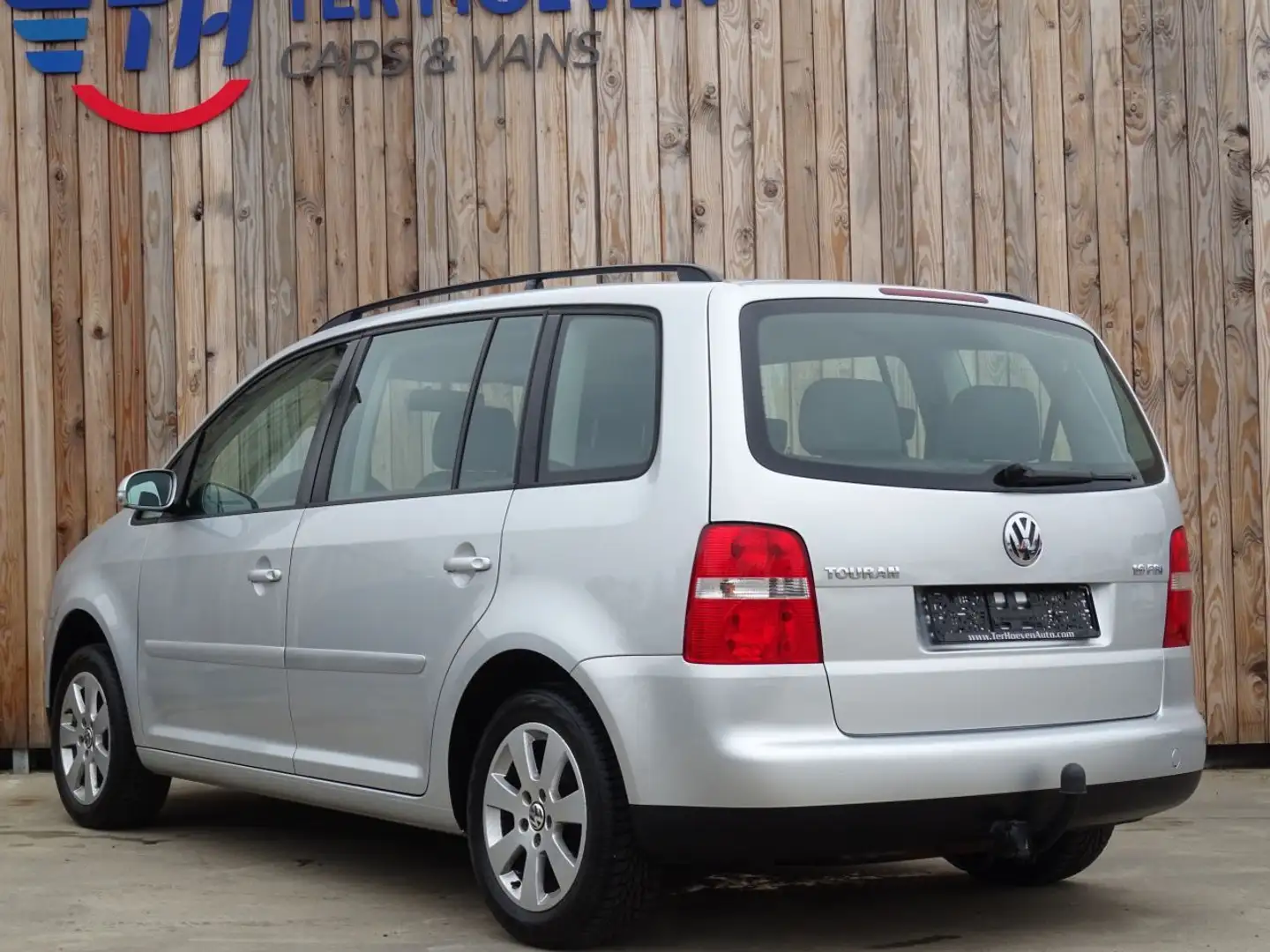 Volkswagen Touran 1.6 FSi 7-Persoons Klima Trekhaak Cruise Plateado - 2