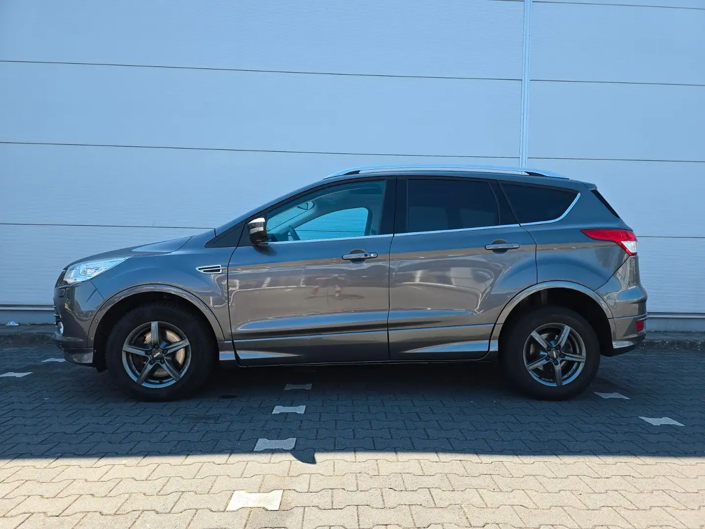 Ford Kuga Individual - 1