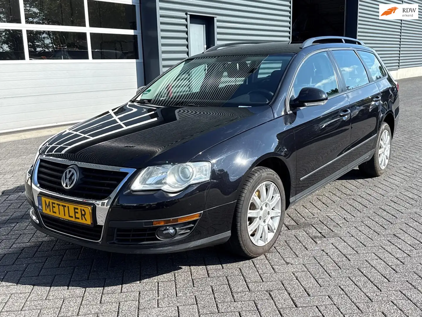 Volkswagen Passat Variant 1.8 TFSI Trendline, trekhaak, airco, navigatie, cr Schwarz - 1