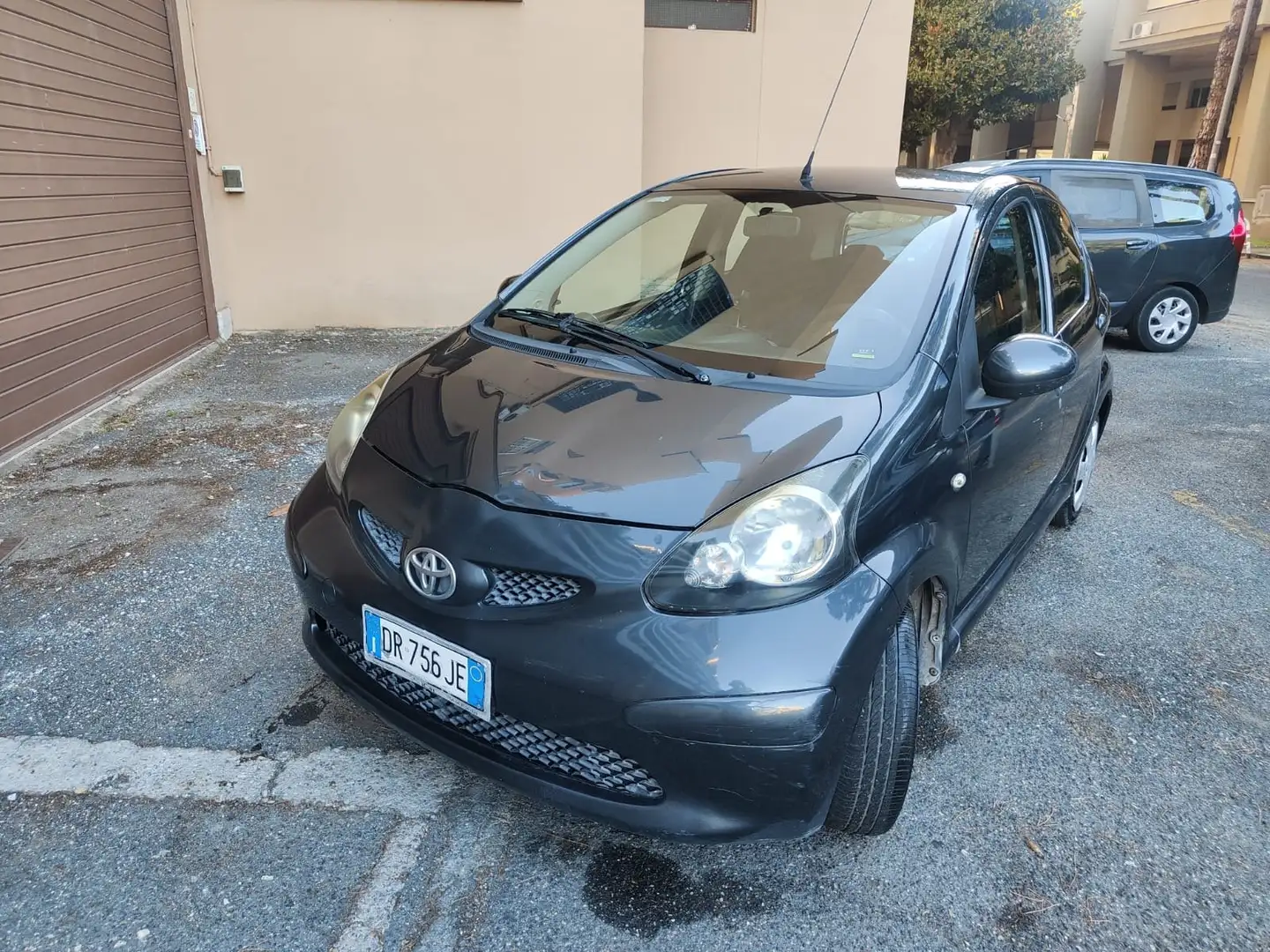 Toyota Aygo Aygo I 2005 5p 1.0 Sol m-mt Szary - 1
