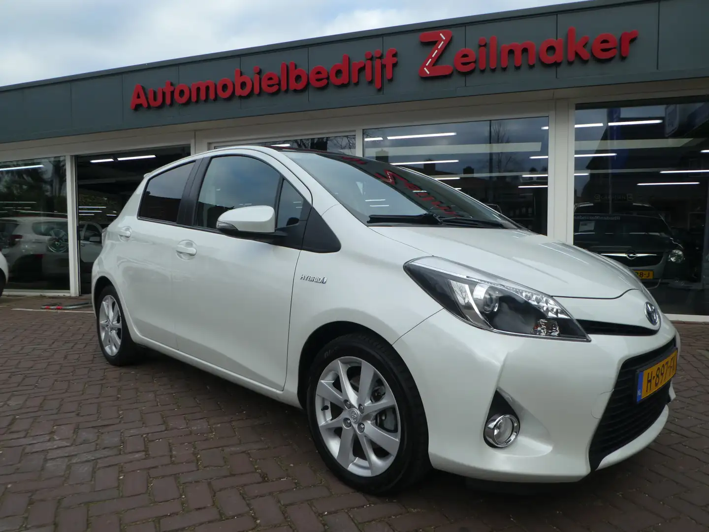 Toyota Yaris 1.5 Full Hybrid Dynamic Clima, Panodak, LM Velgen, Wit - 1