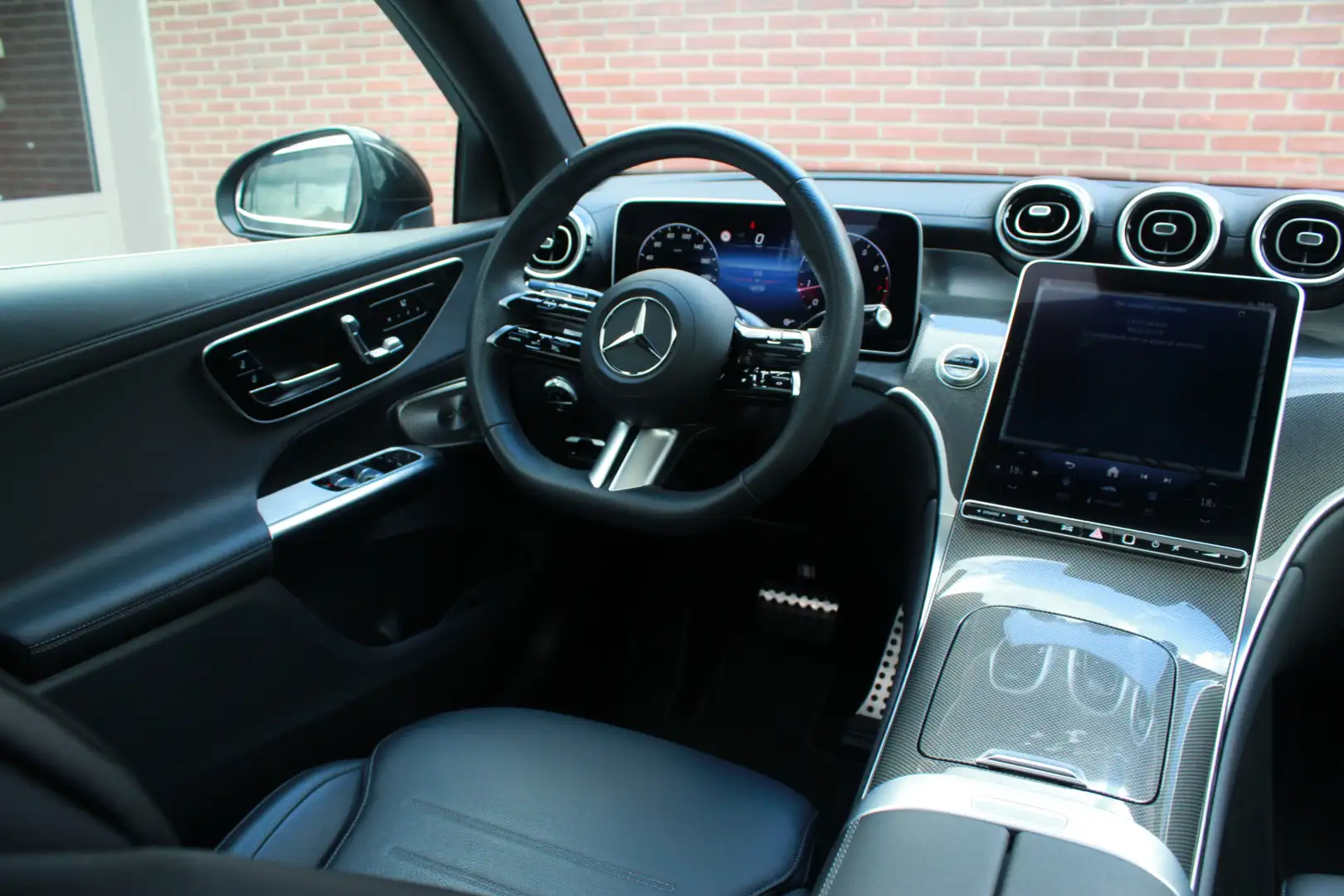 Mercedes-Benz GLC 300 Coupé 4MATIC AMG Line | Pano | Luchtvering | Achte Grijs - 2