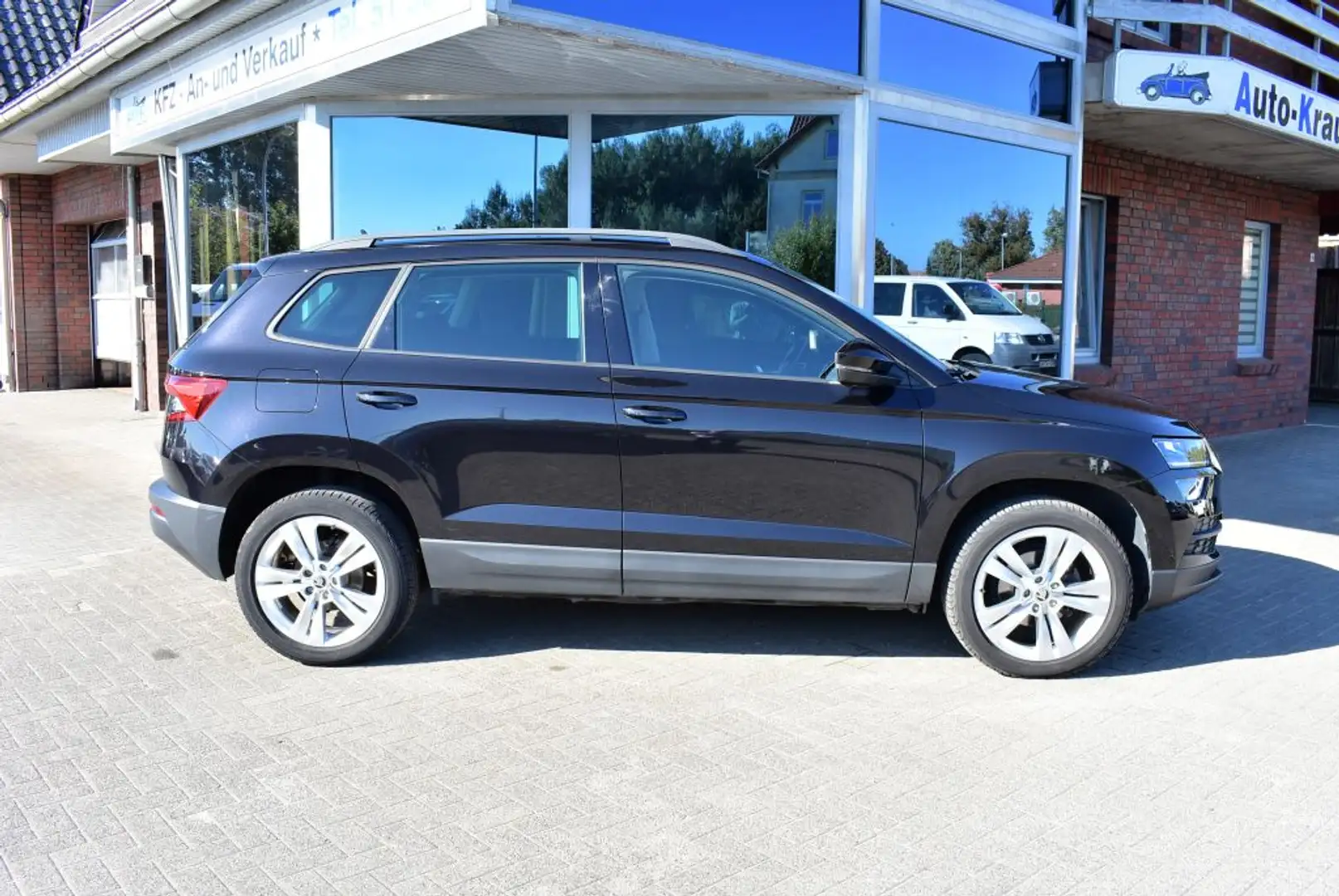 Skoda Karoq 1.5 TSI ACT Style DSG-Autom. m. Tiptron. LED-Schei Schwarz - 2