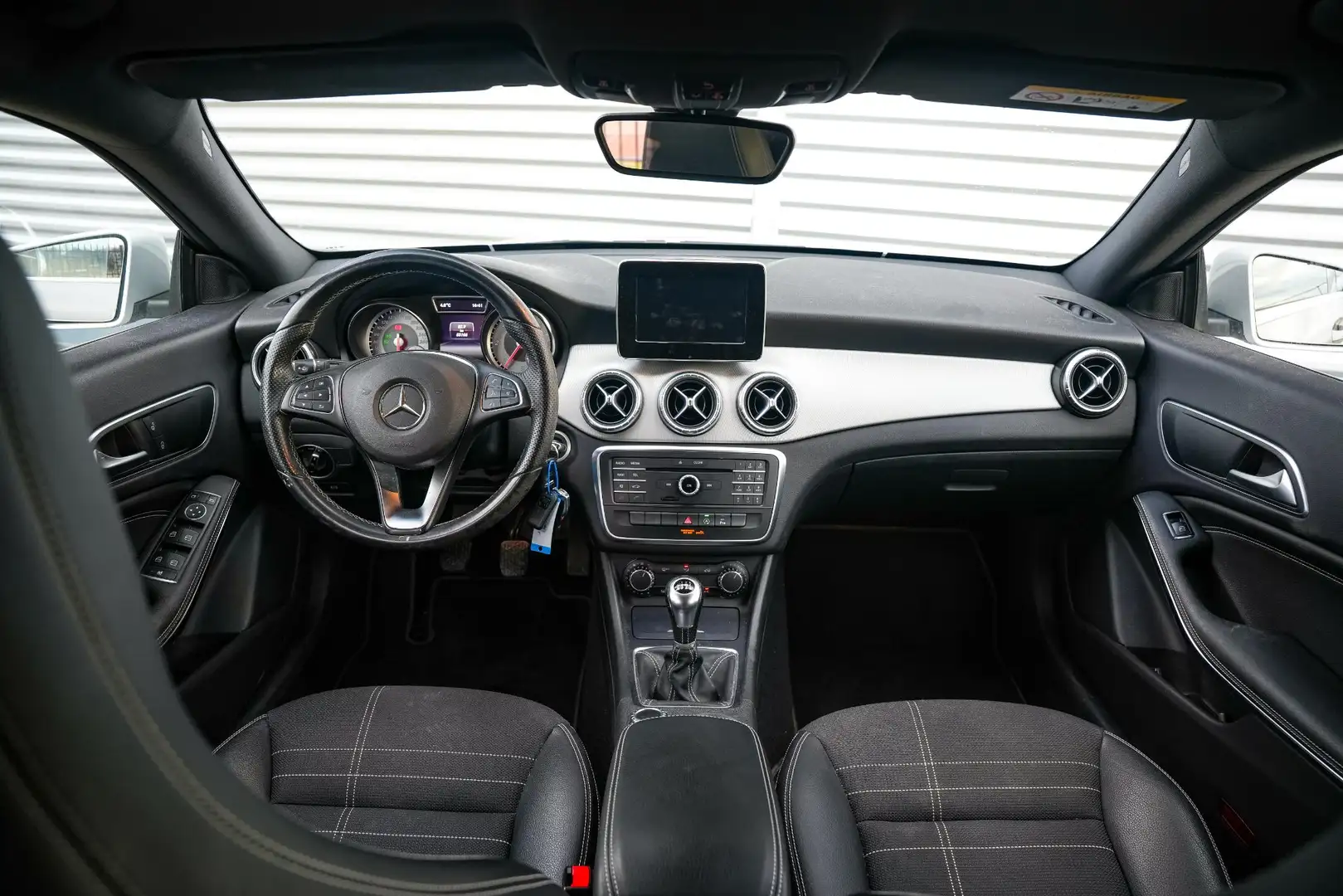 Mercedes-Benz CLA 200 Shooting Brake d Xenon PDC Airco Radio/CD 17''LM Gris - 2