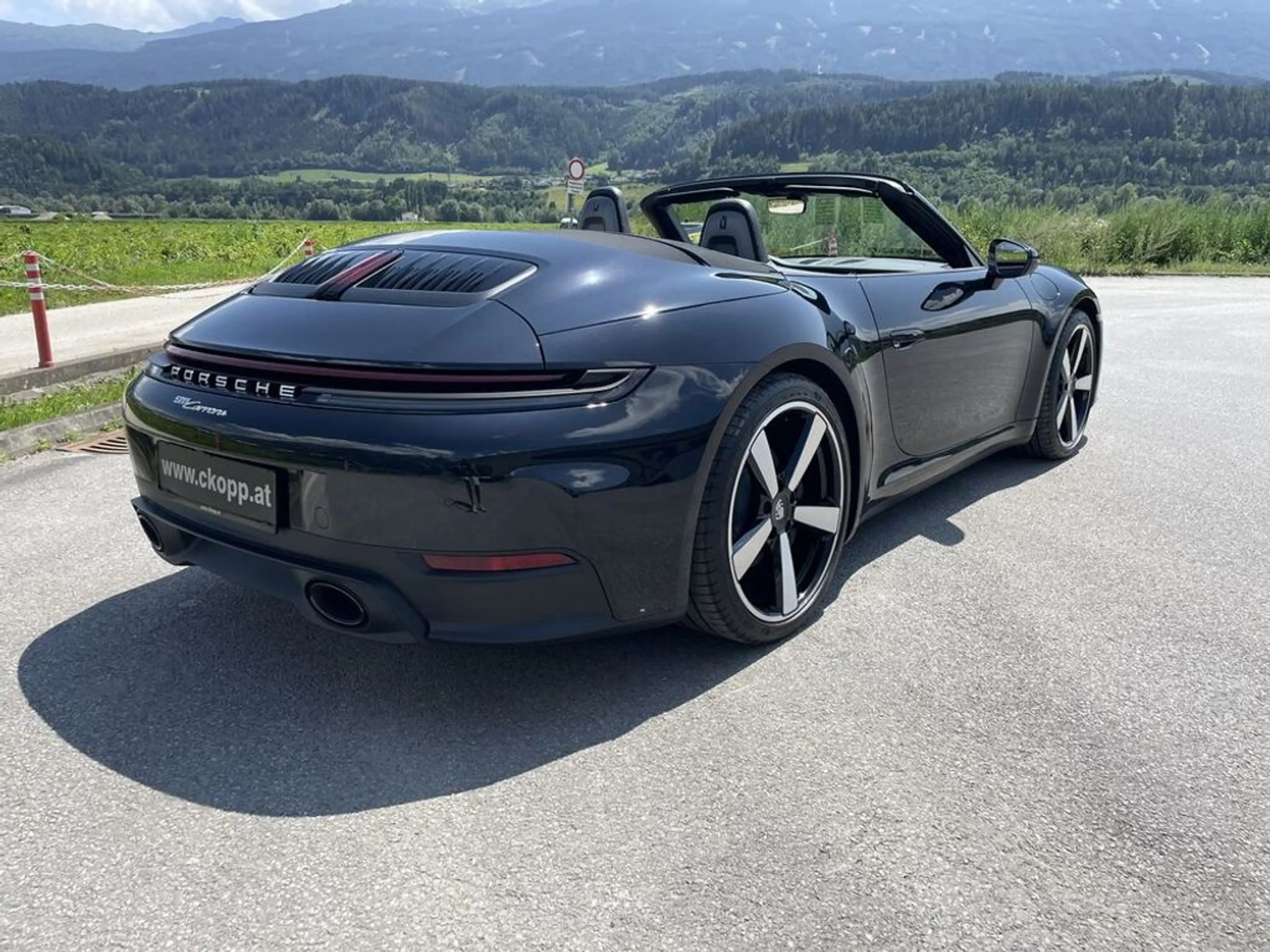 Porsche 911 Carrera Cabriolet — photo 14