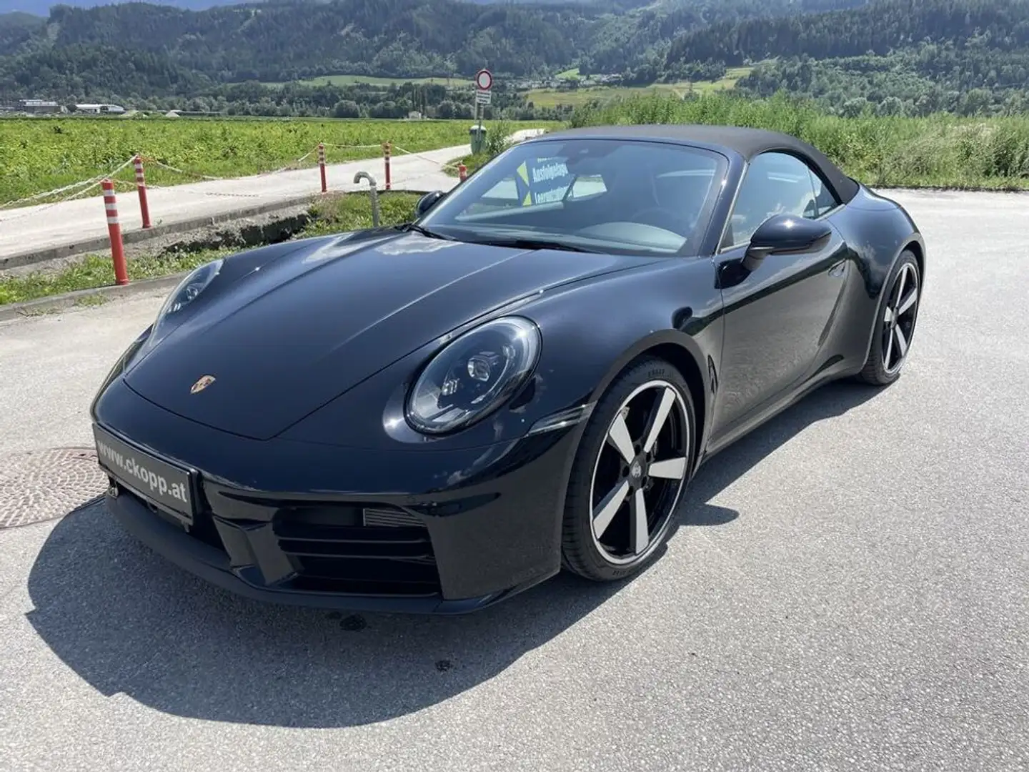 Porsche 911 Carrera Cabriolet Schwarz - 2