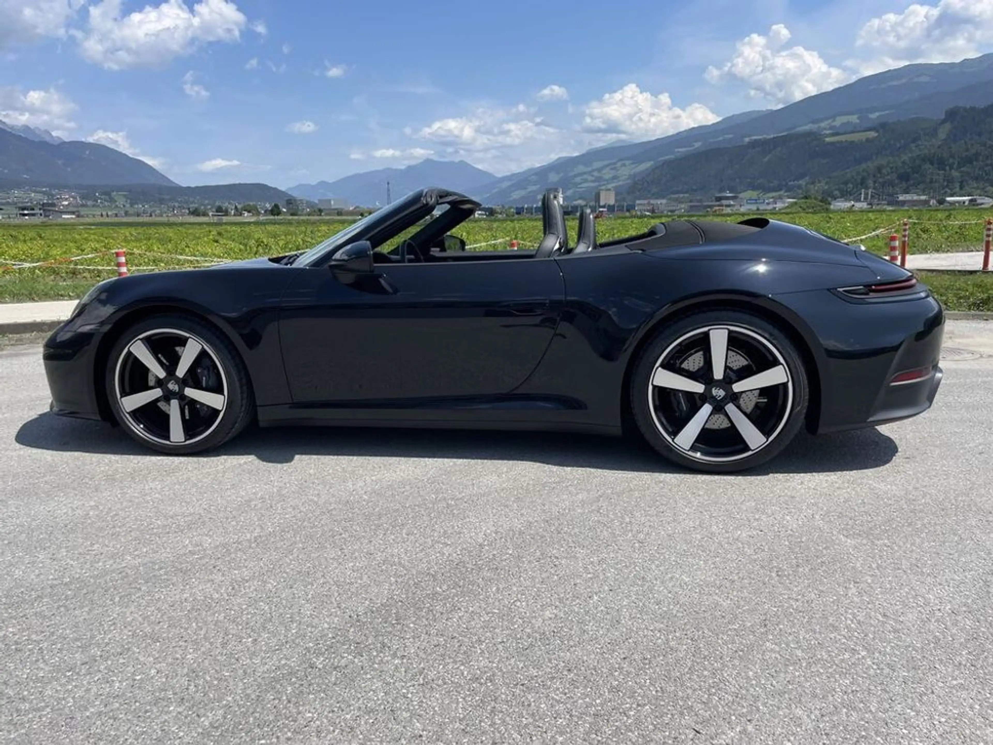 Porsche 911 Carrera Cabriolet — photo 11