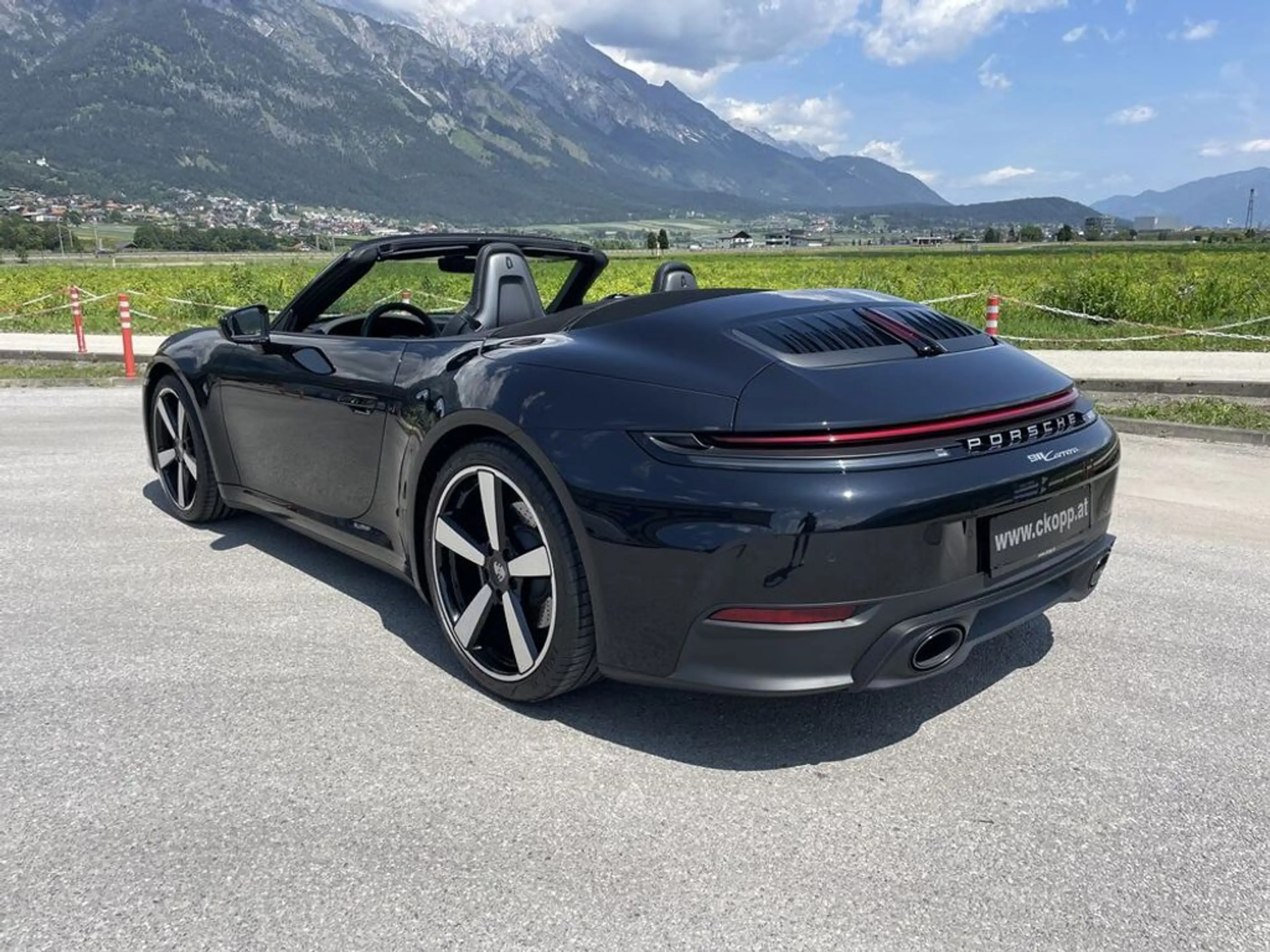 Porsche 911 Carrera Cabriolet — photo 13