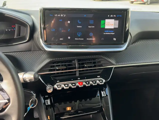 Peugeot 208 view 10