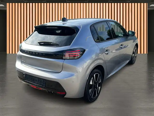 Peugeot 208 view 5