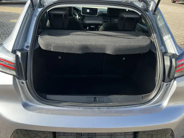 Peugeot 208 view 9
