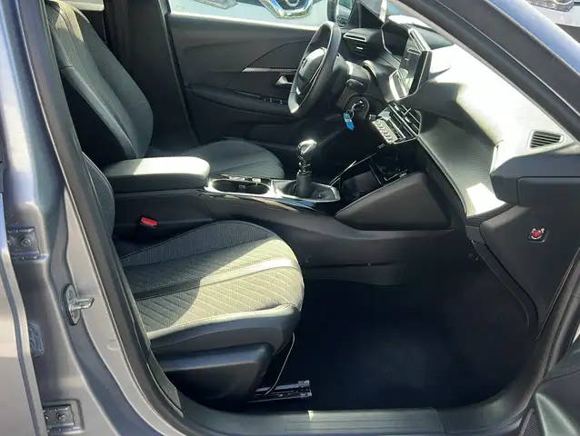 Peugeot 208 view 13