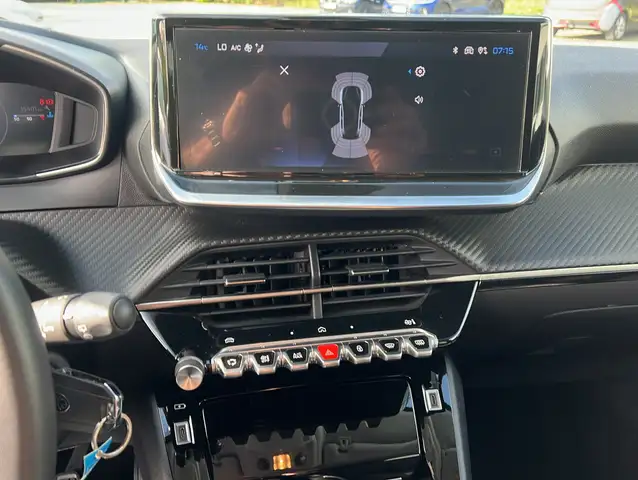 Peugeot 208 view 7