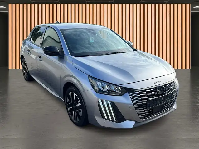 Peugeot 208 view 4