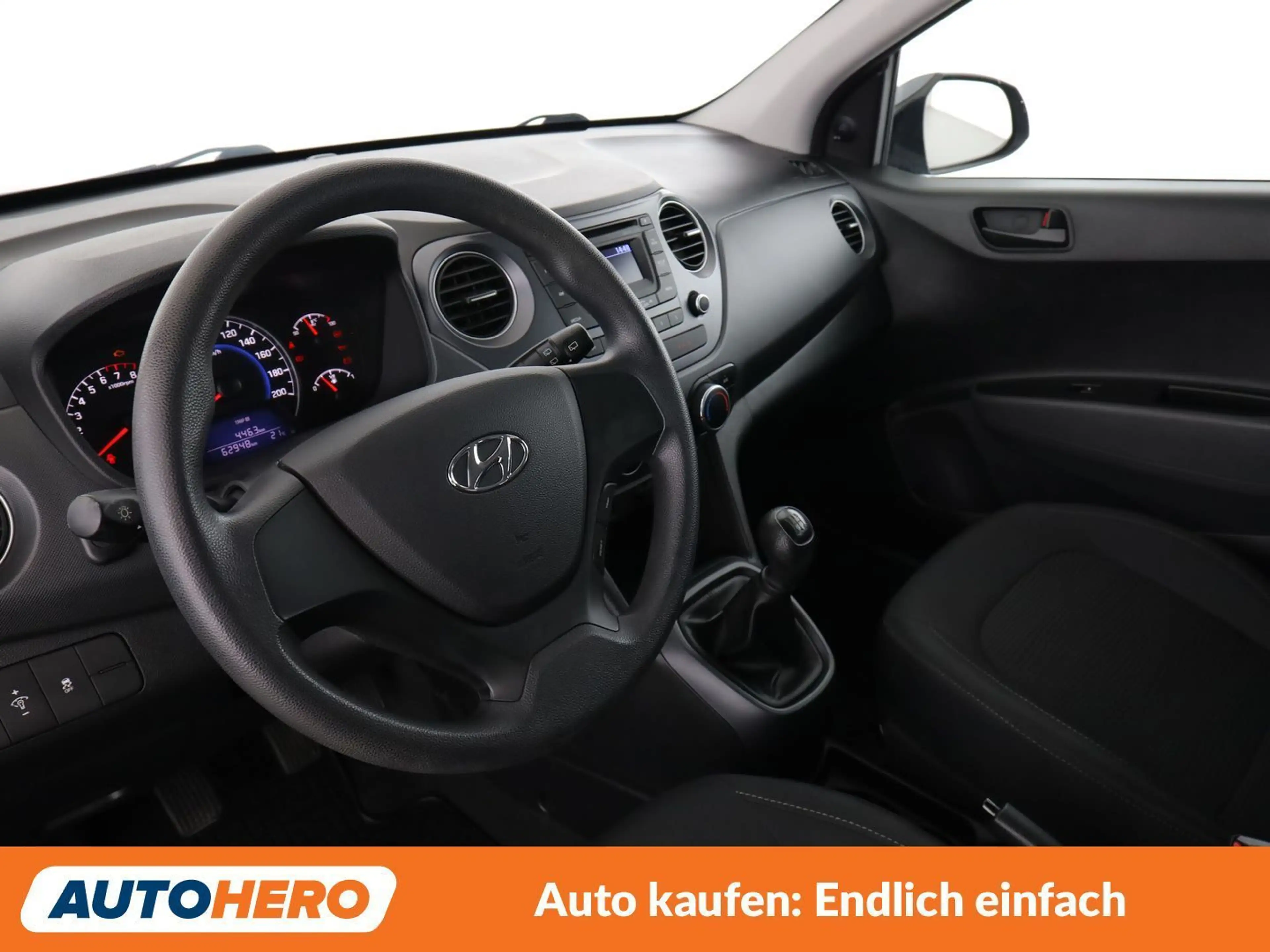 Hyundai i10 1.0 Entry — photo 11