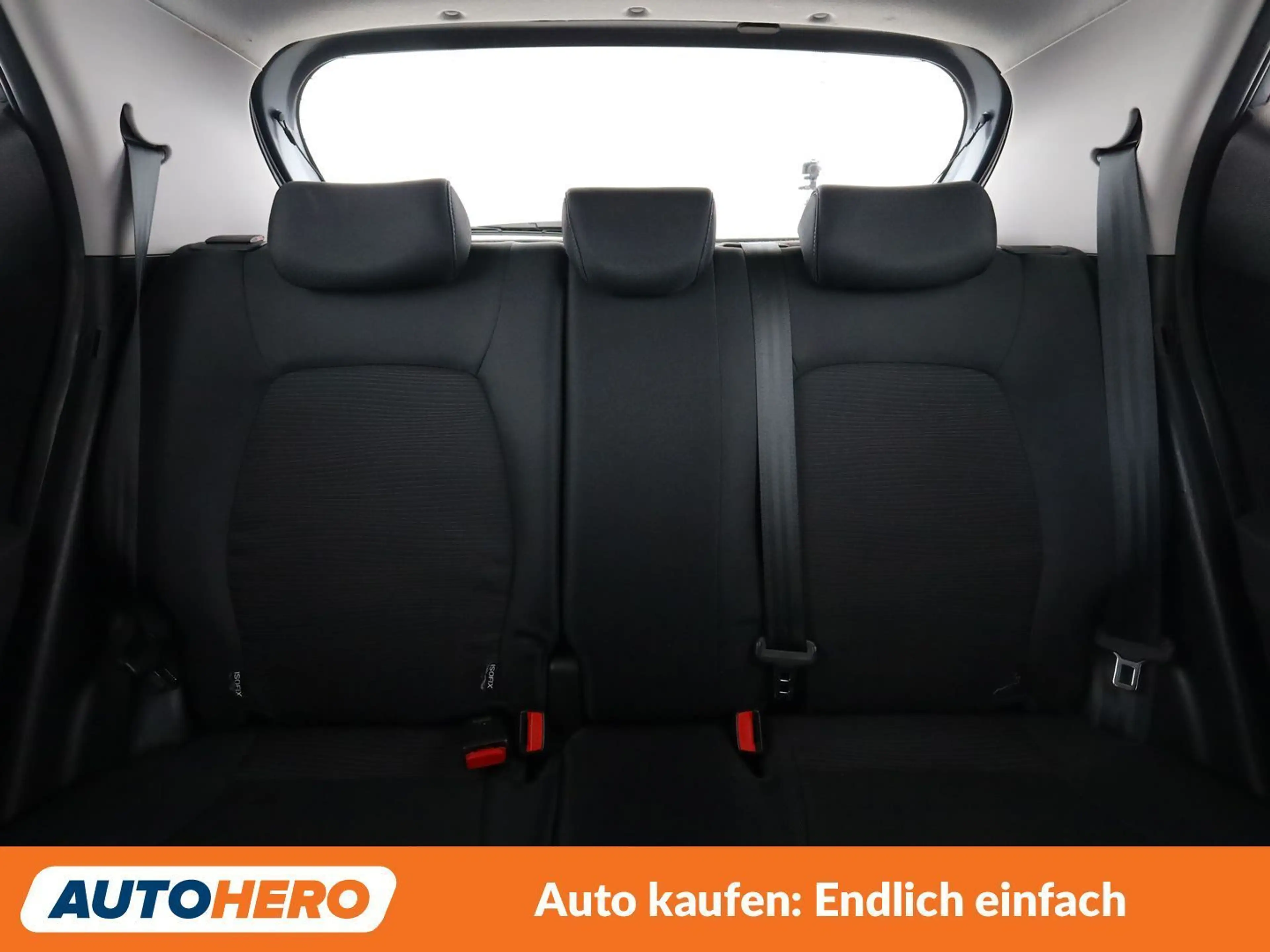 Hyundai i10 1.0 Entry — photo 15