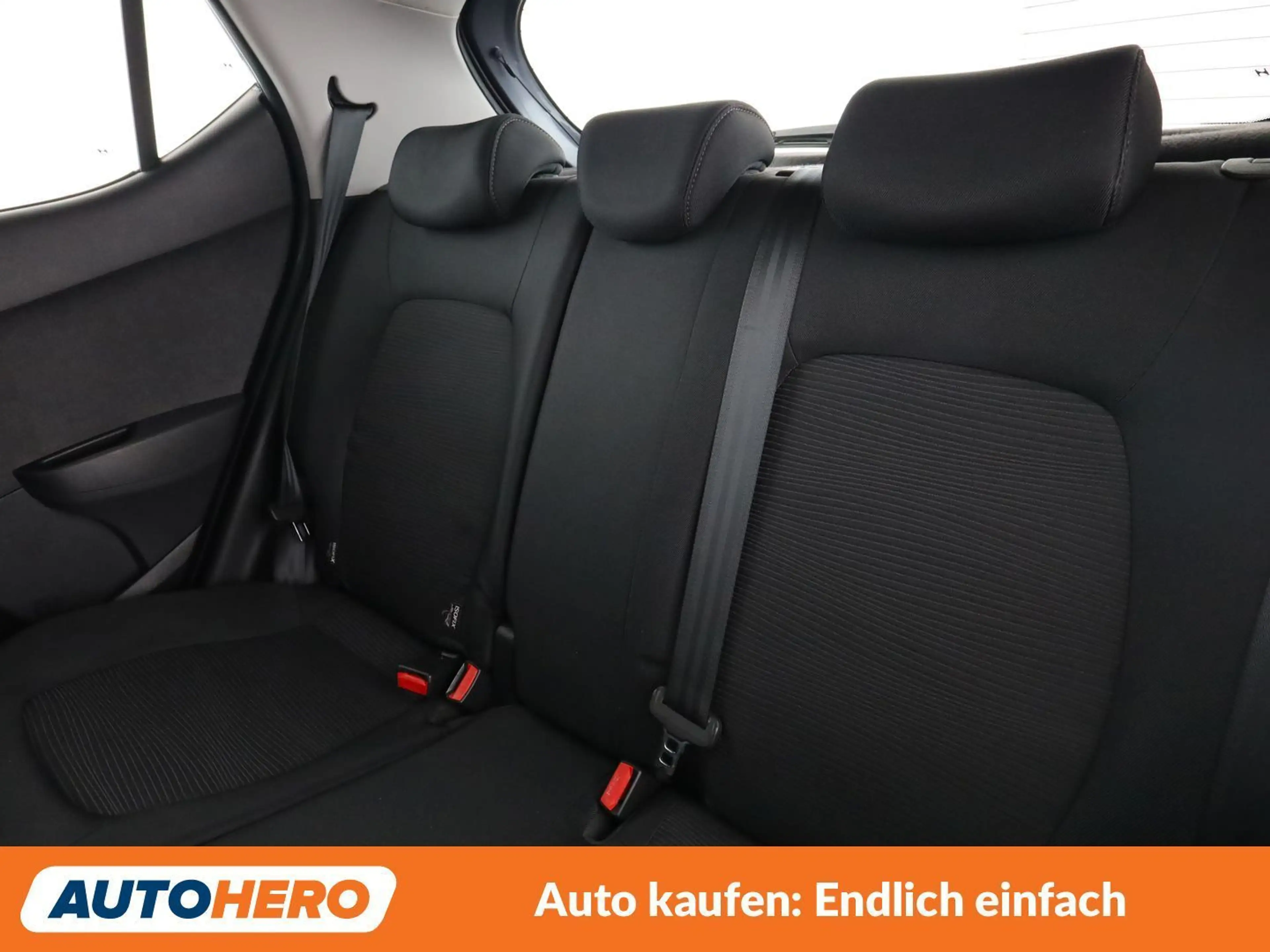 Hyundai i10 1.0 Entry — photo 14